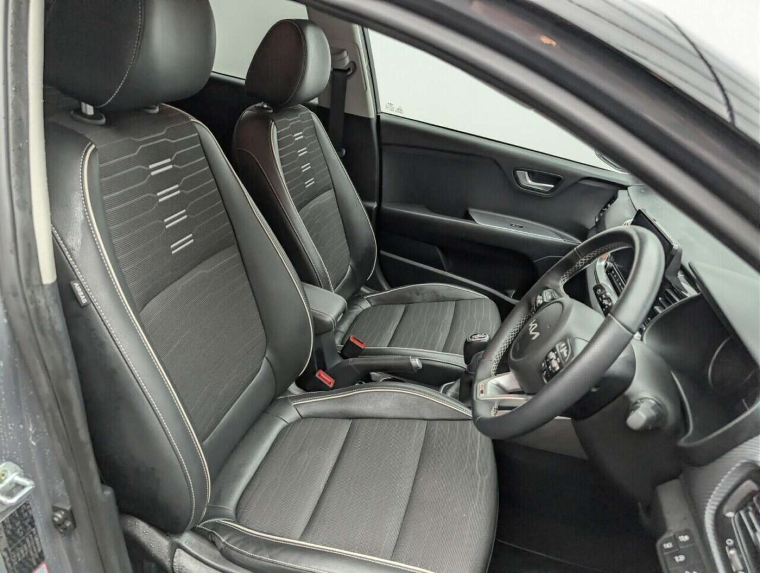 Used Kia Stonic 2022 for sale - 77714001: Photo 12