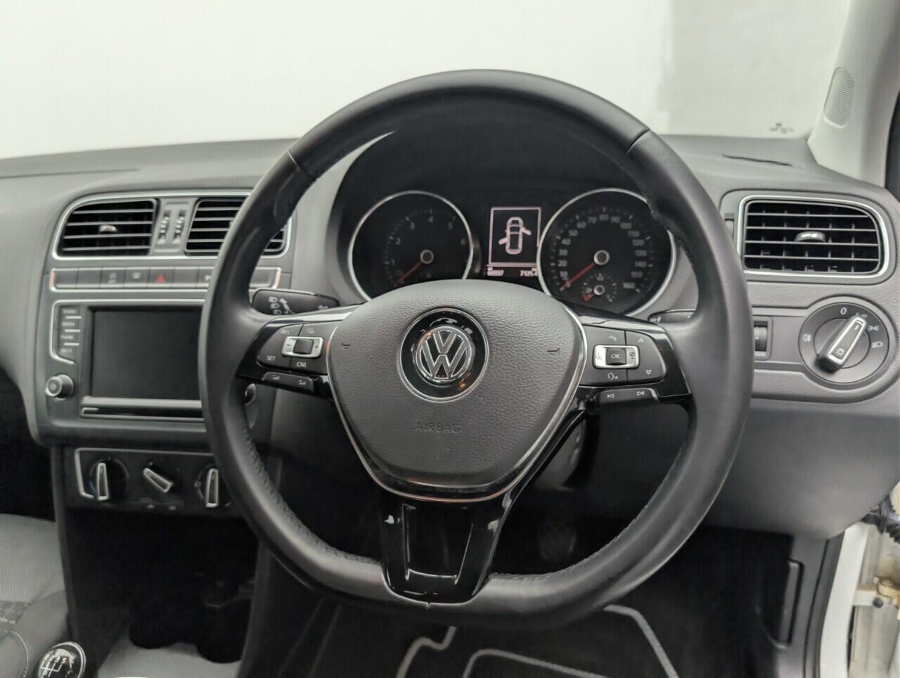 Used Volkswagen Polo 2015 for sale - 77130758: Photo 33