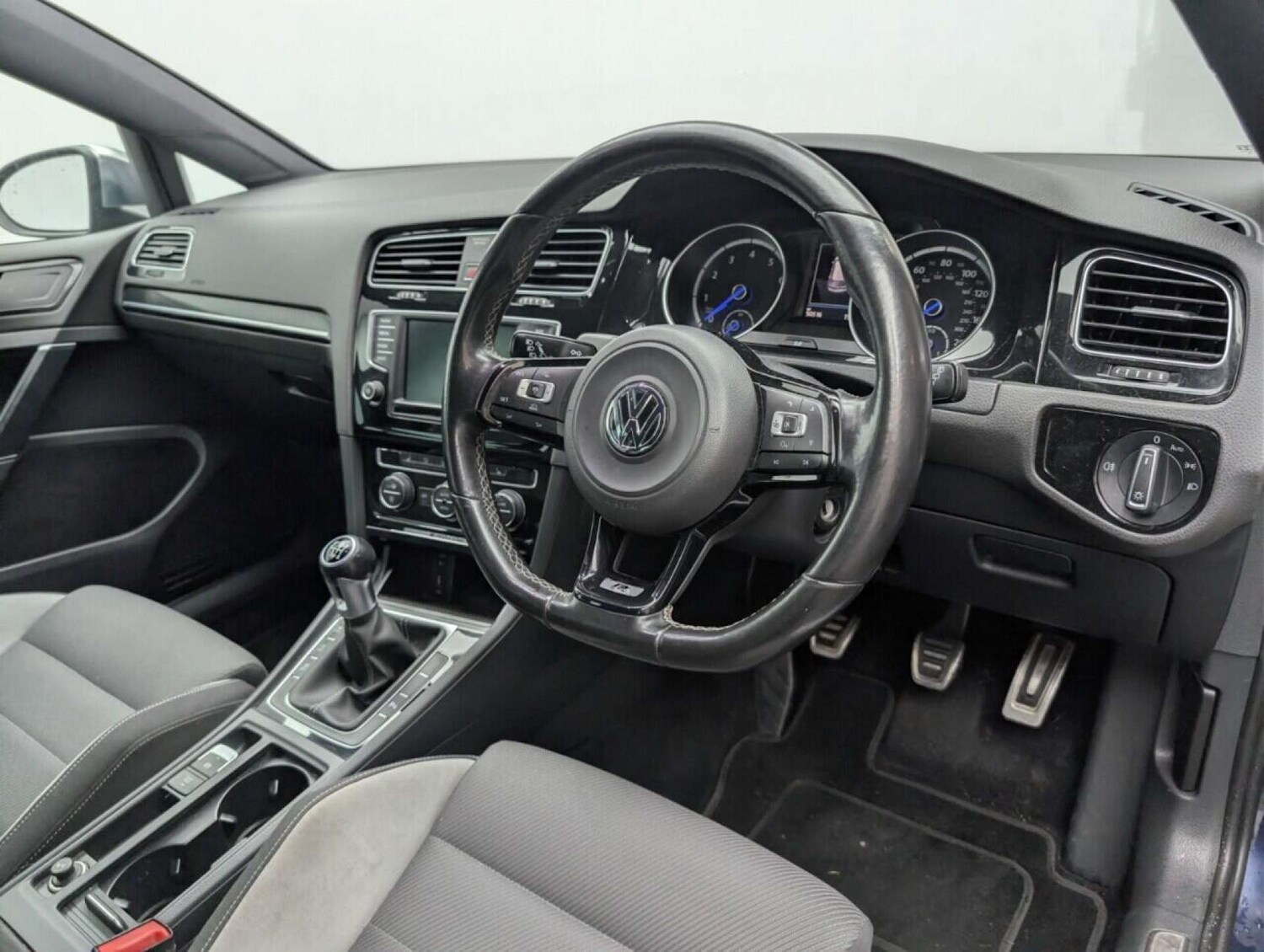 Used Volkswagen Golf 2016 for sale - 77714059: Photo 11