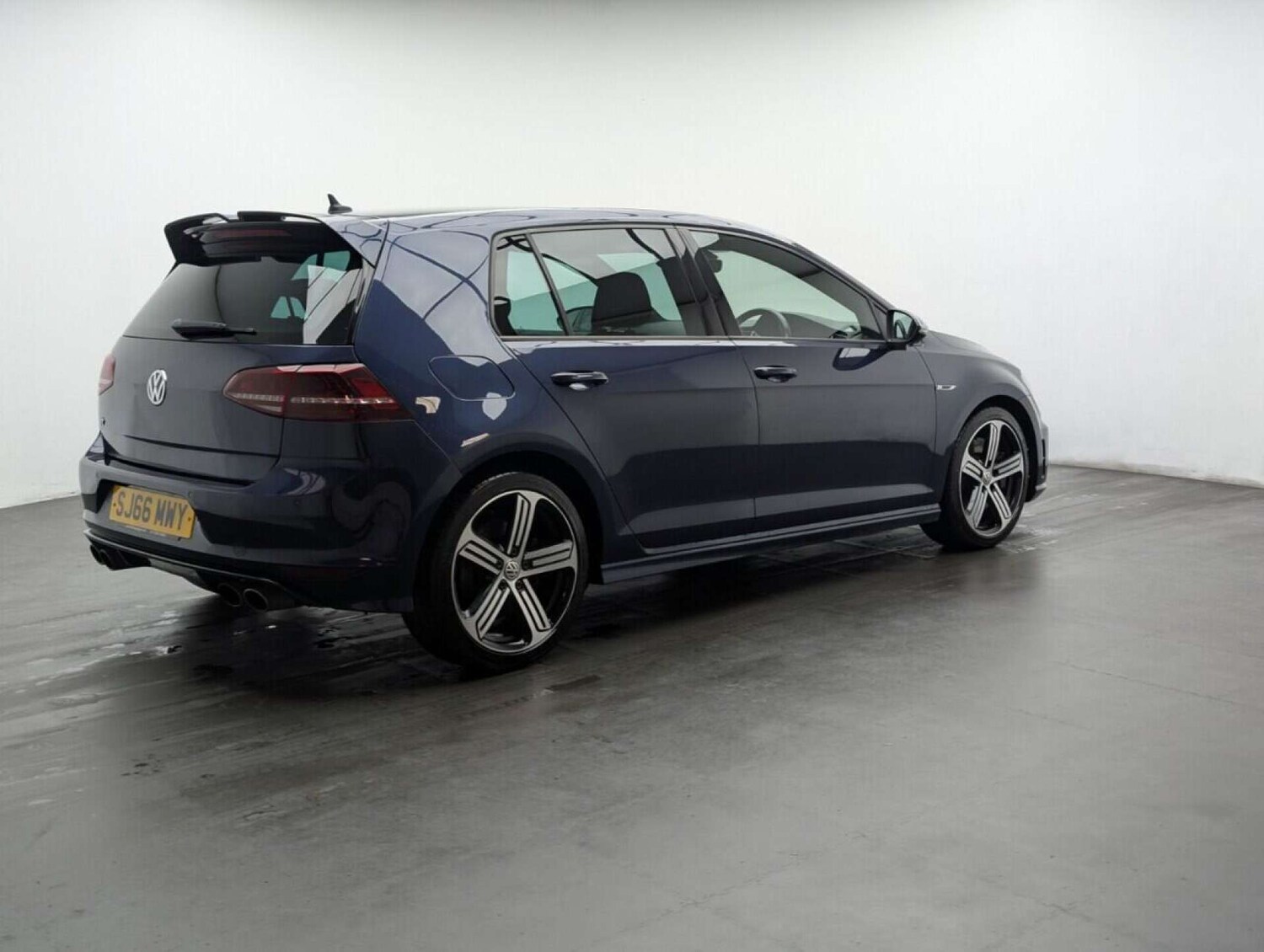 Used Volkswagen Golf 2016 for sale - 77714059: Photo 8