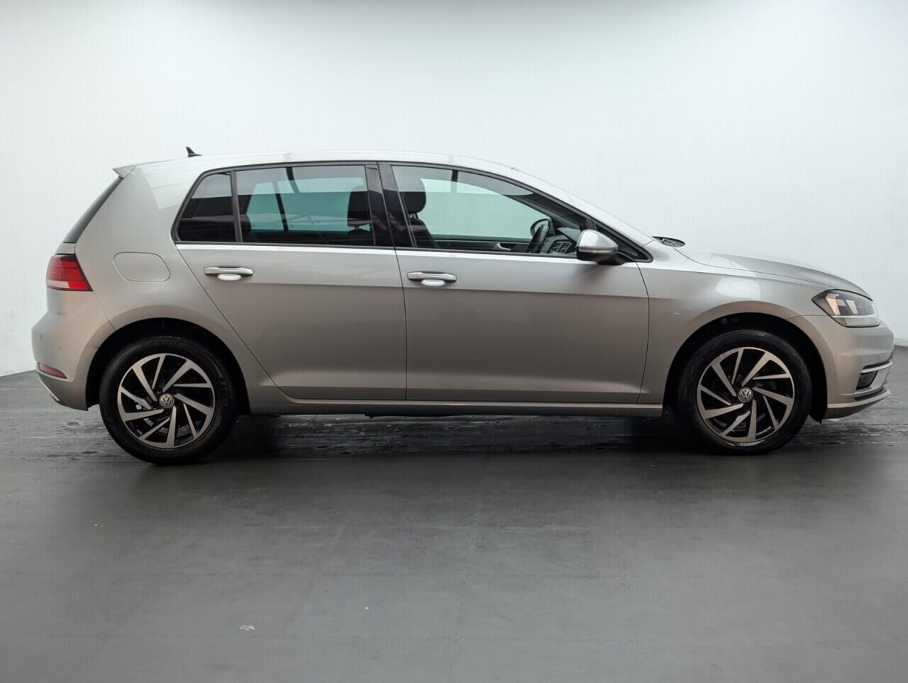 Used Volkswagen Golf 2019 for sale - 76425647: Photo 9