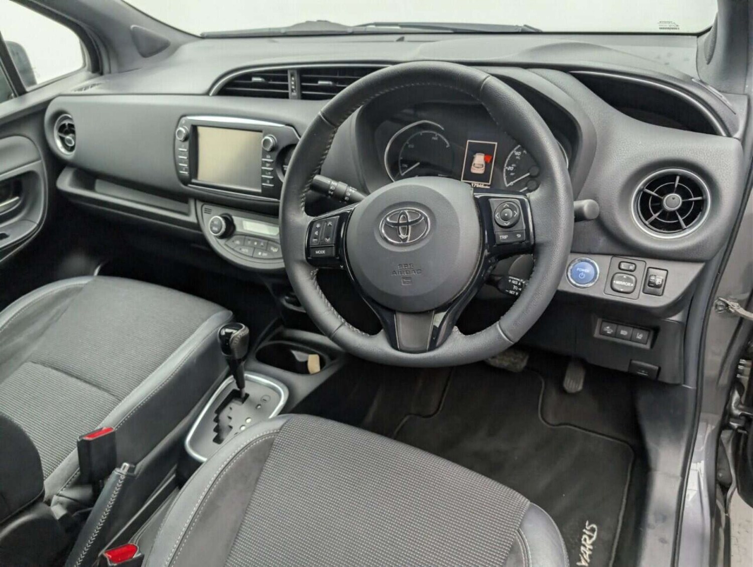 Used Toyota Yaris 2018 for sale - 77713348: Photo 11