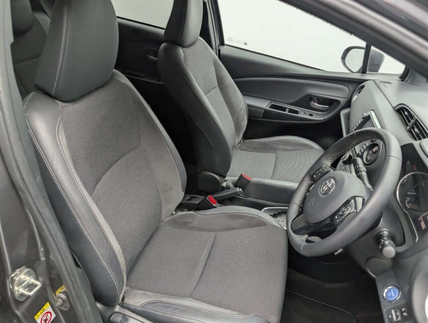 Used Toyota Yaris 2018 for sale - 77713348: Photo 12