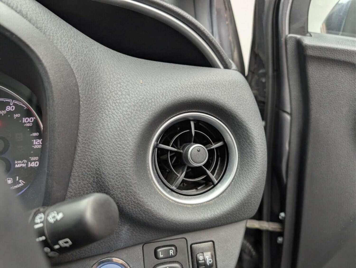 Used Toyota Yaris 2018 for sale - 77713348: Photo 19