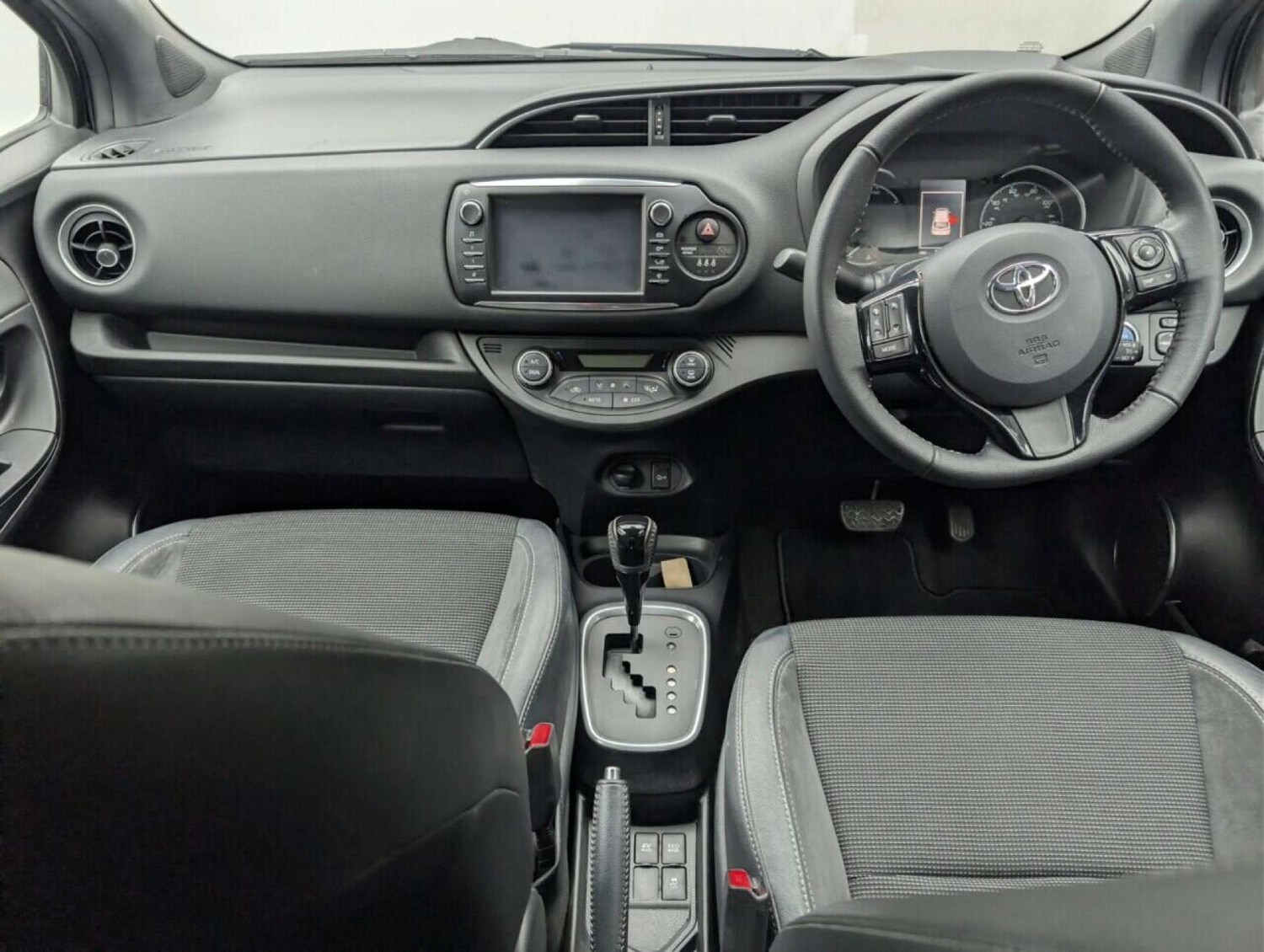 Used Toyota Yaris 2018 for sale - 77713348: Photo 22