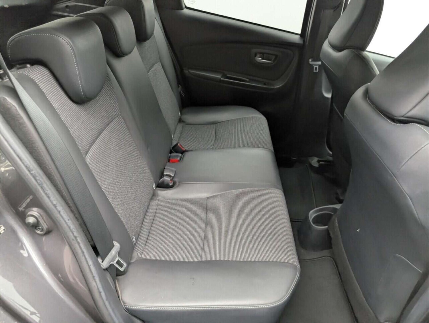 Used Toyota Yaris 2018 for sale - 77713348: Photo 23