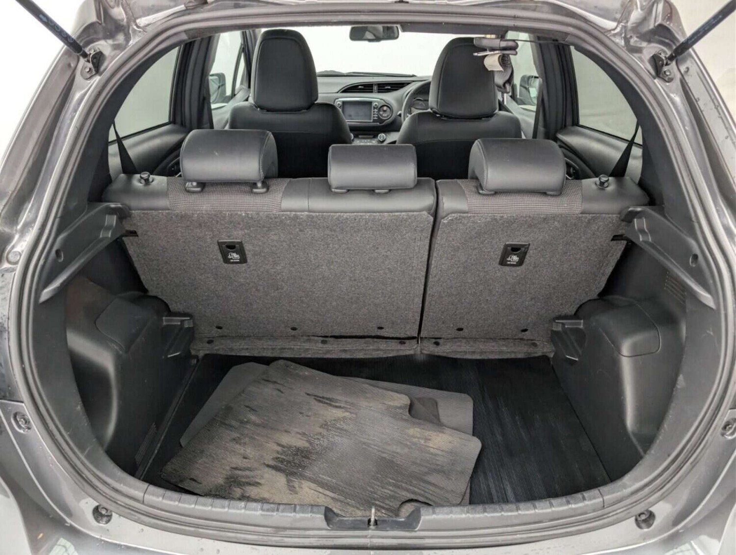 Used Toyota Yaris 2018 for sale - 77713348: Photo 24