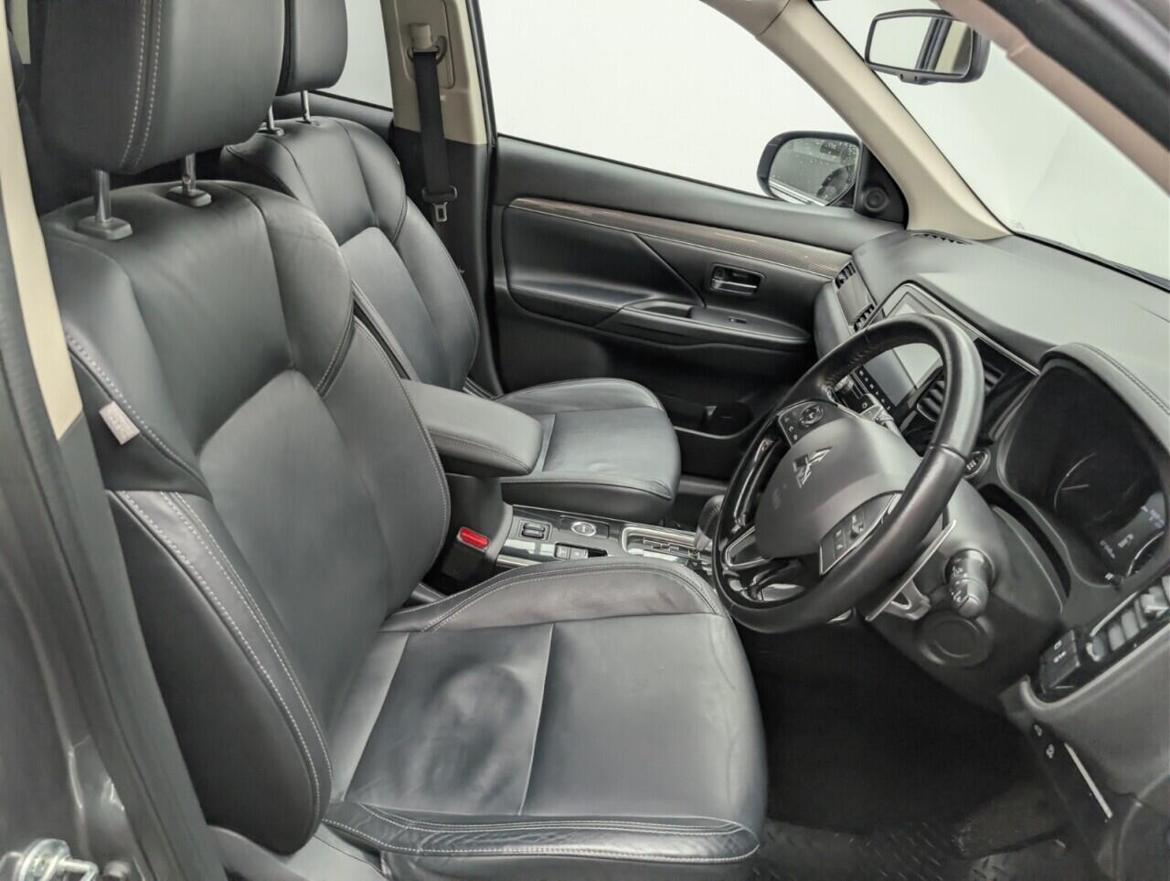 Used Mitsubishi Outlander 2019 for sale - 76823513: Photo 12