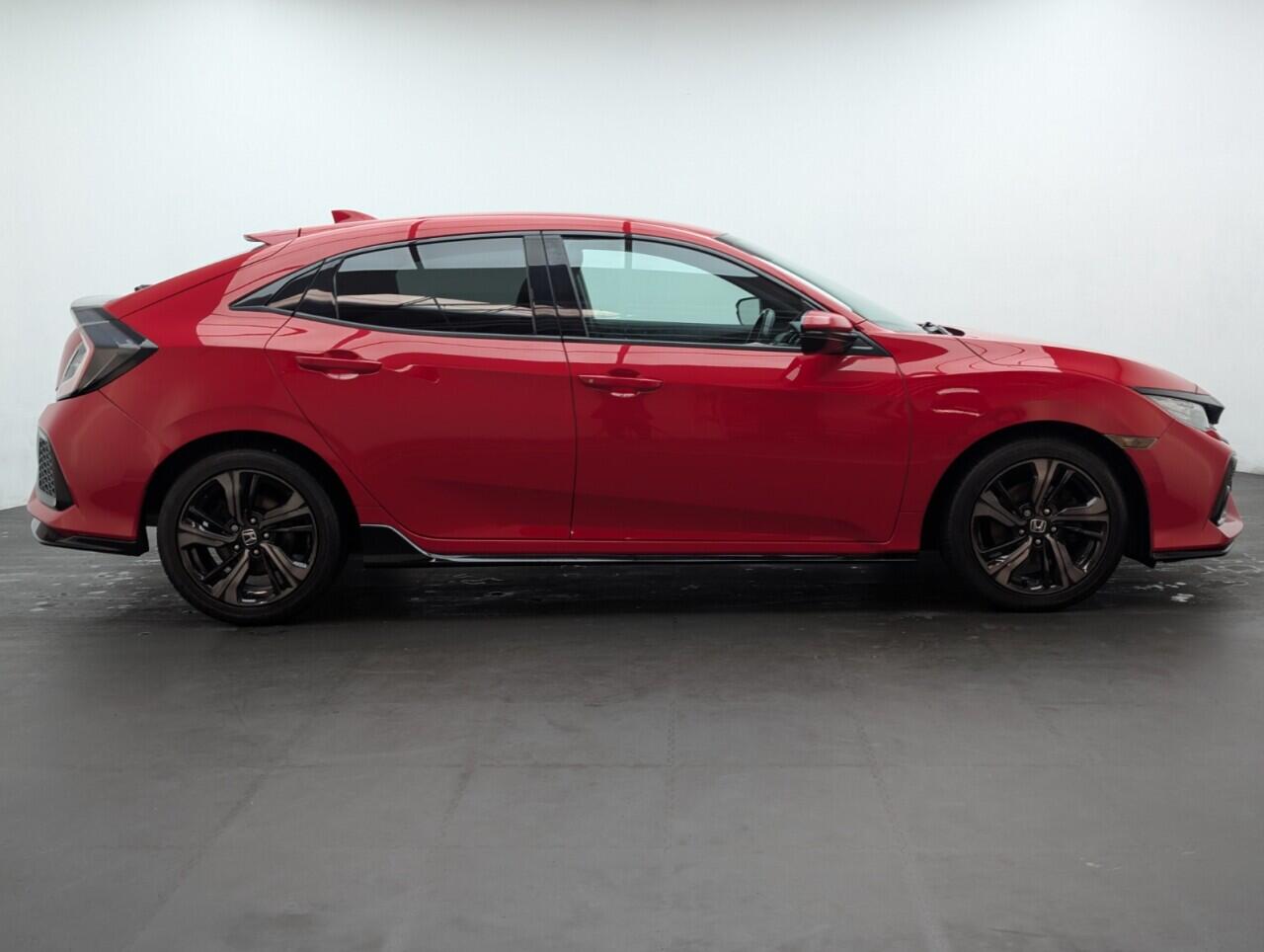 Used Honda Civic 2018 for sale - 76424818: Photo 9