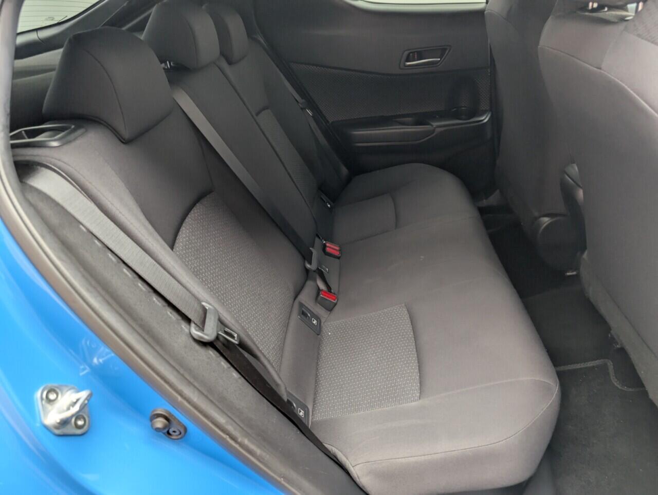 Used Toyota C-HR 2018 for sale - 76423642: Photo 24