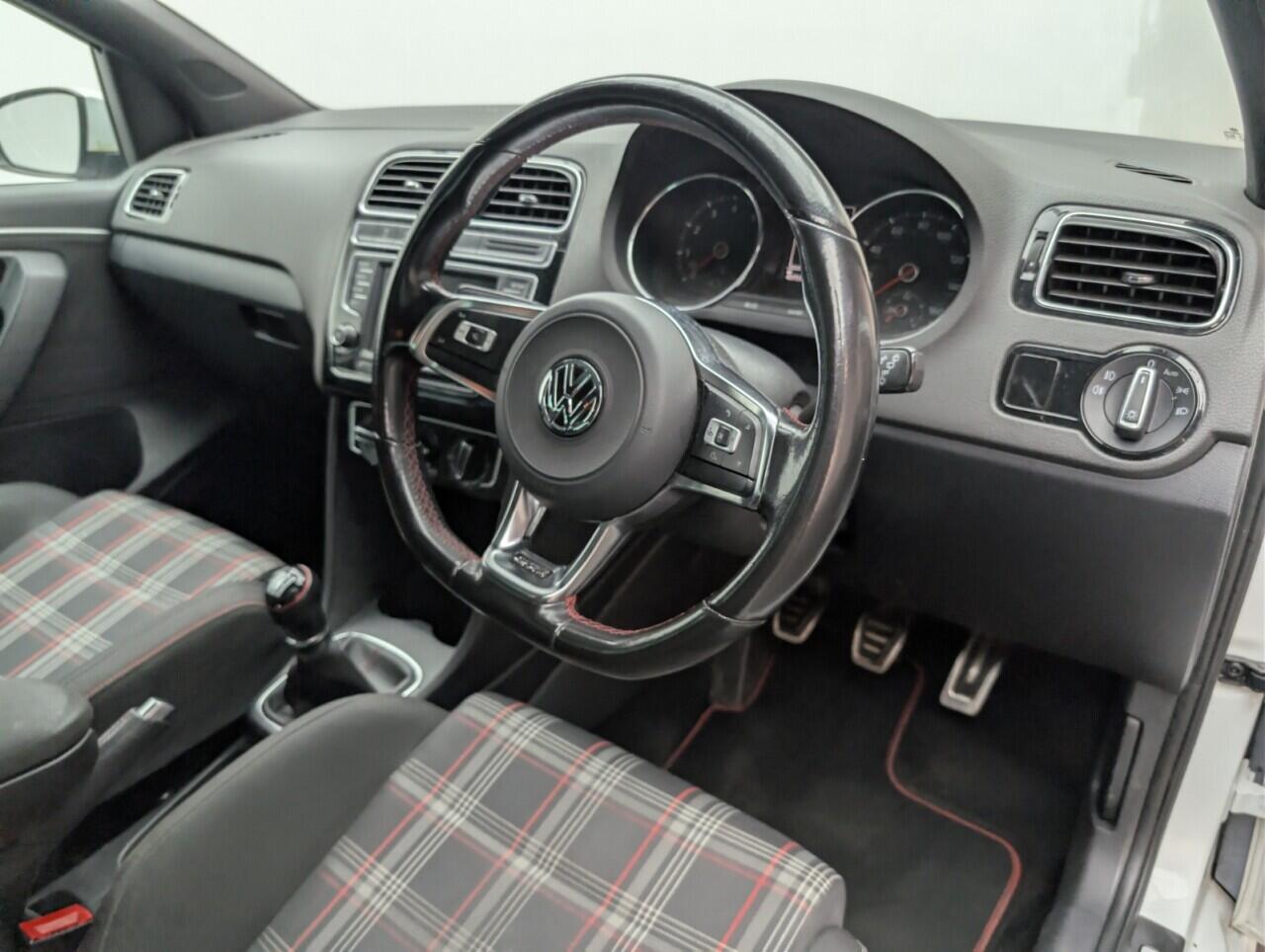 Used Volkswagen Polo 2016 for sale - 76742470: Photo 11