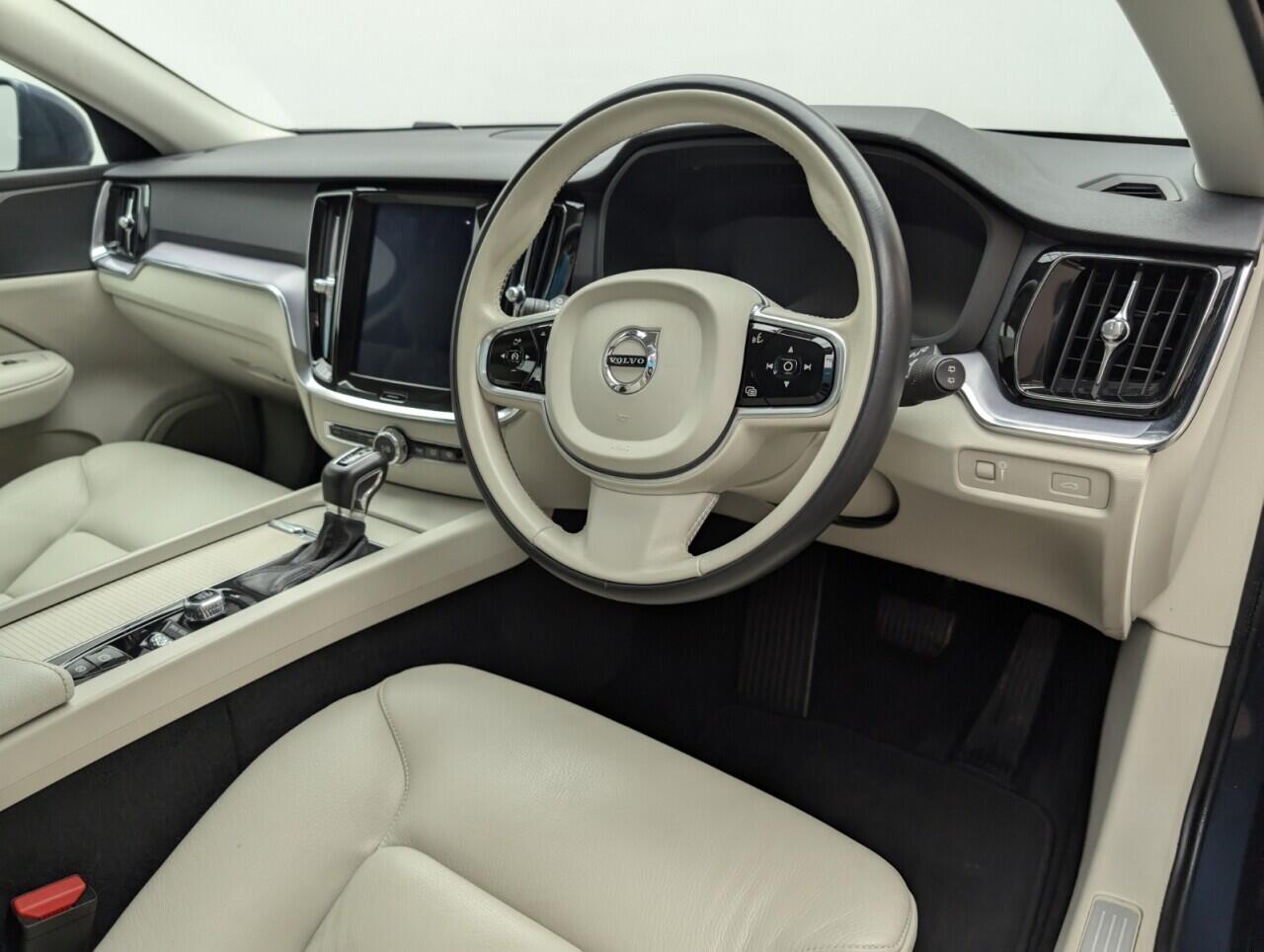 Used Volvo V60 2019 for sale - 76425313: Photo 11