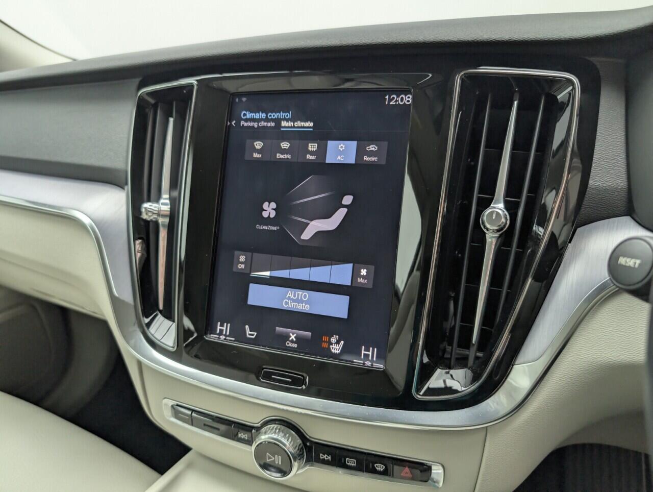 Used Volvo V60 2019 for sale - 76425313: Photo 15