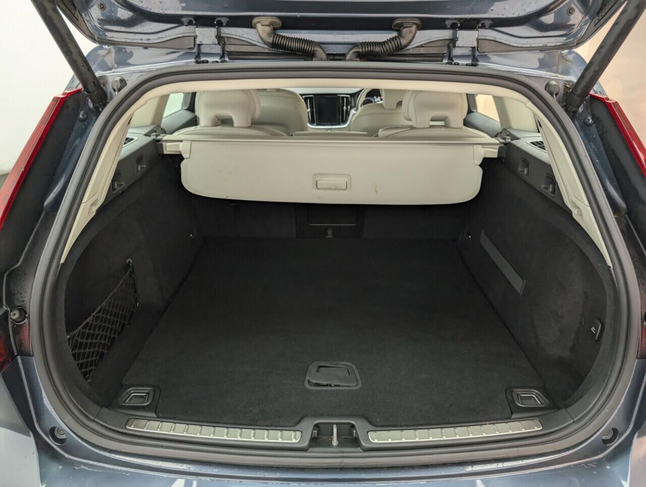 Used Volvo V60 2019 for sale - 76425313: Photo 26