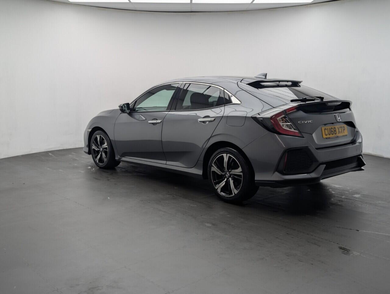 Used Honda Civic 2018 for sale - 76423173: Photo 6