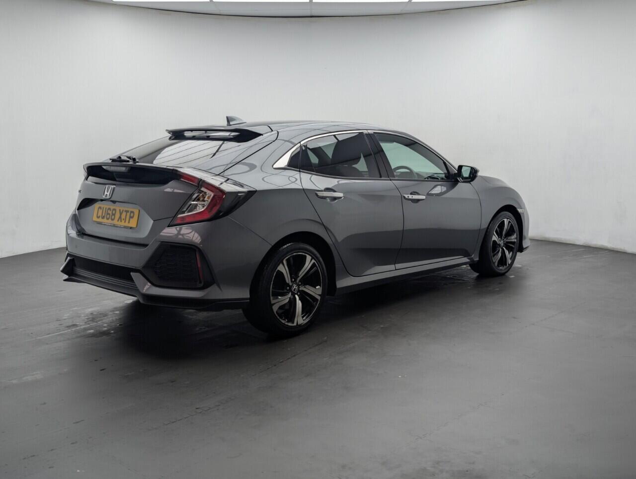 Used Honda Civic 2018 for sale - 76423173: Photo 8