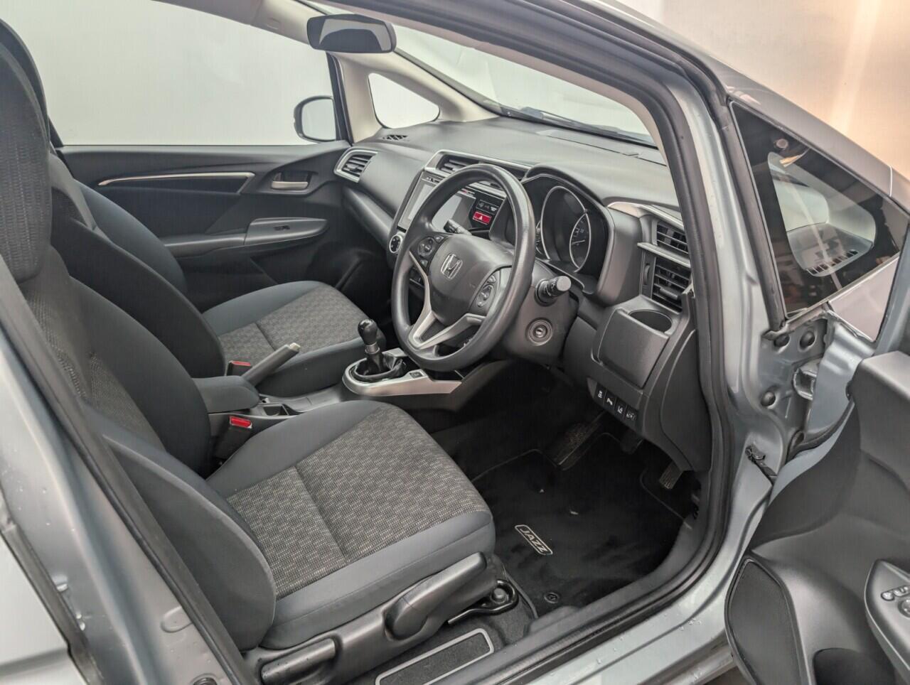 Used Honda Jazz 2017 for sale - 76425430: Photo 11