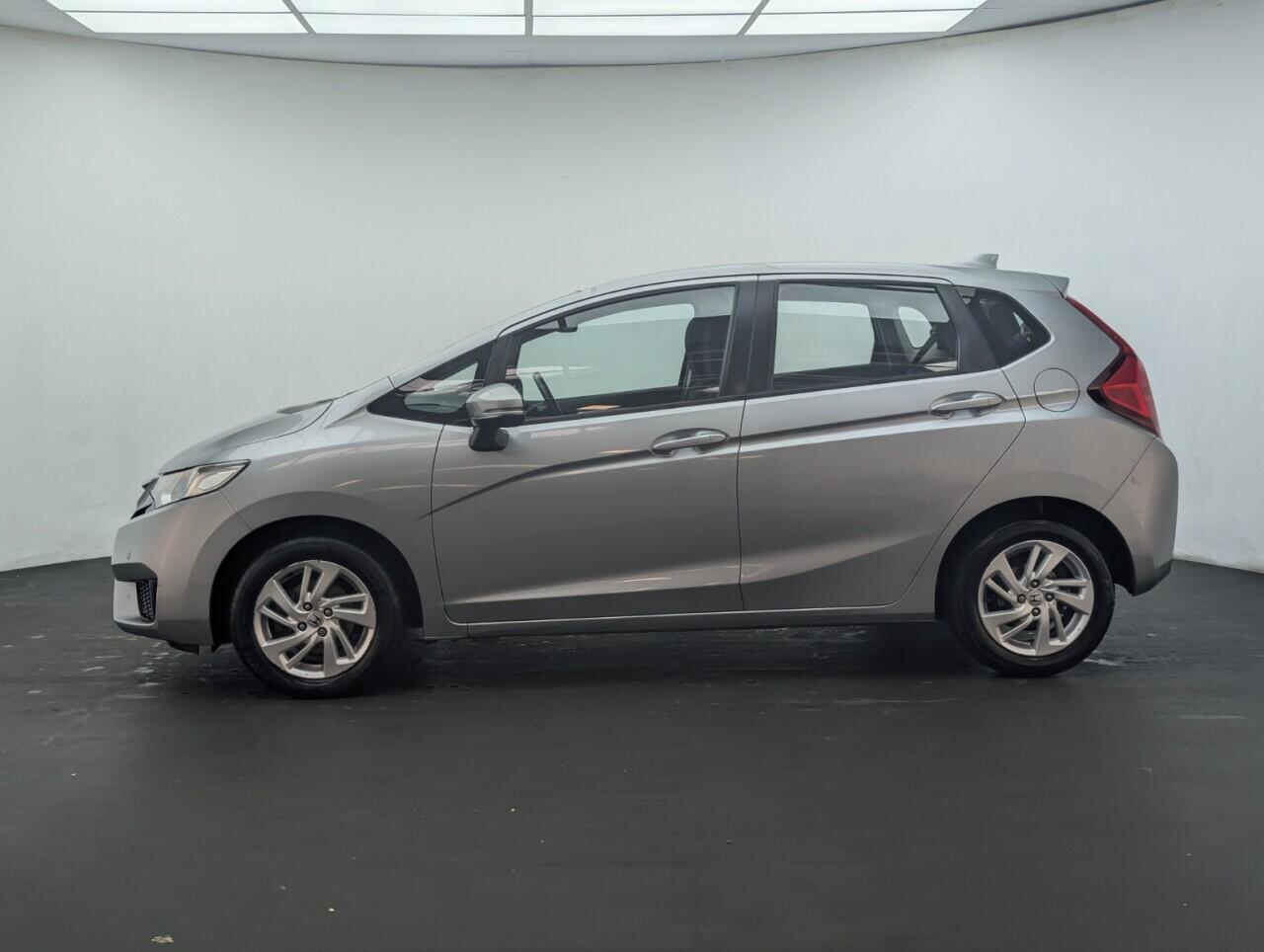 Used Honda Jazz 2017 for sale - 76425430: Photo 5