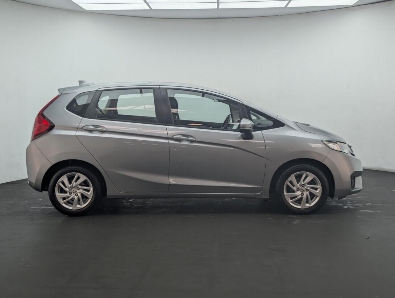 Used Honda Jazz 2017 for sale - 76425430: Photo 9