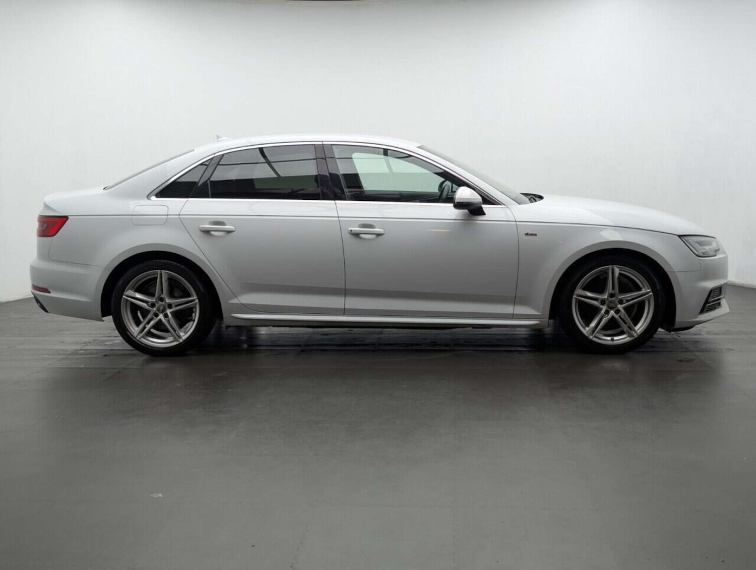 Used Audi A4 2015 for sale - 77714396: Photo 9
