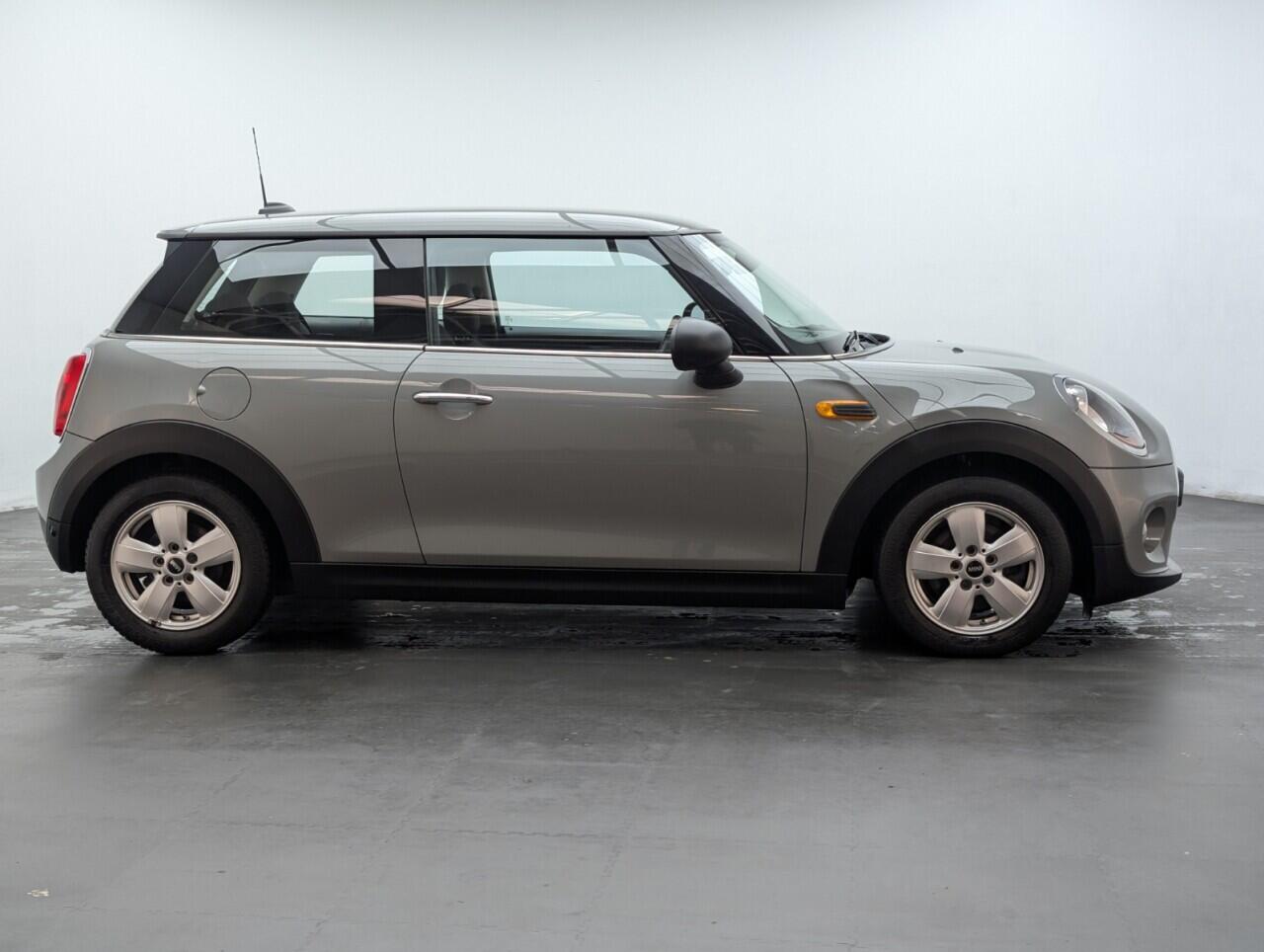 Used MINI Hatch 2017 for sale - 76657732: Photo 9