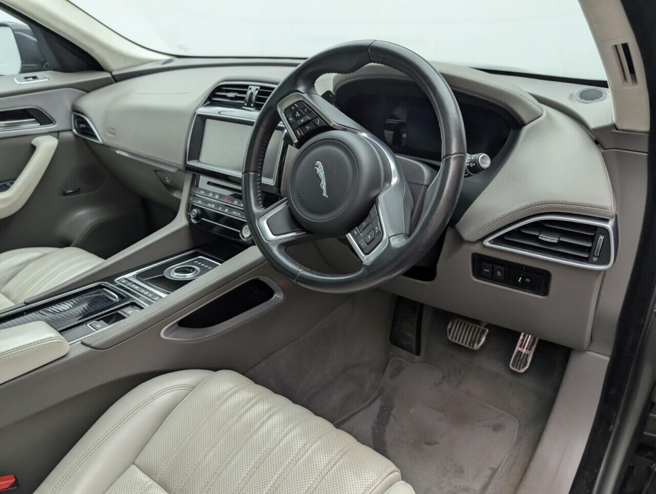 Used Jaguar F-Pace 2018 for sale - 76424405: Photo 22