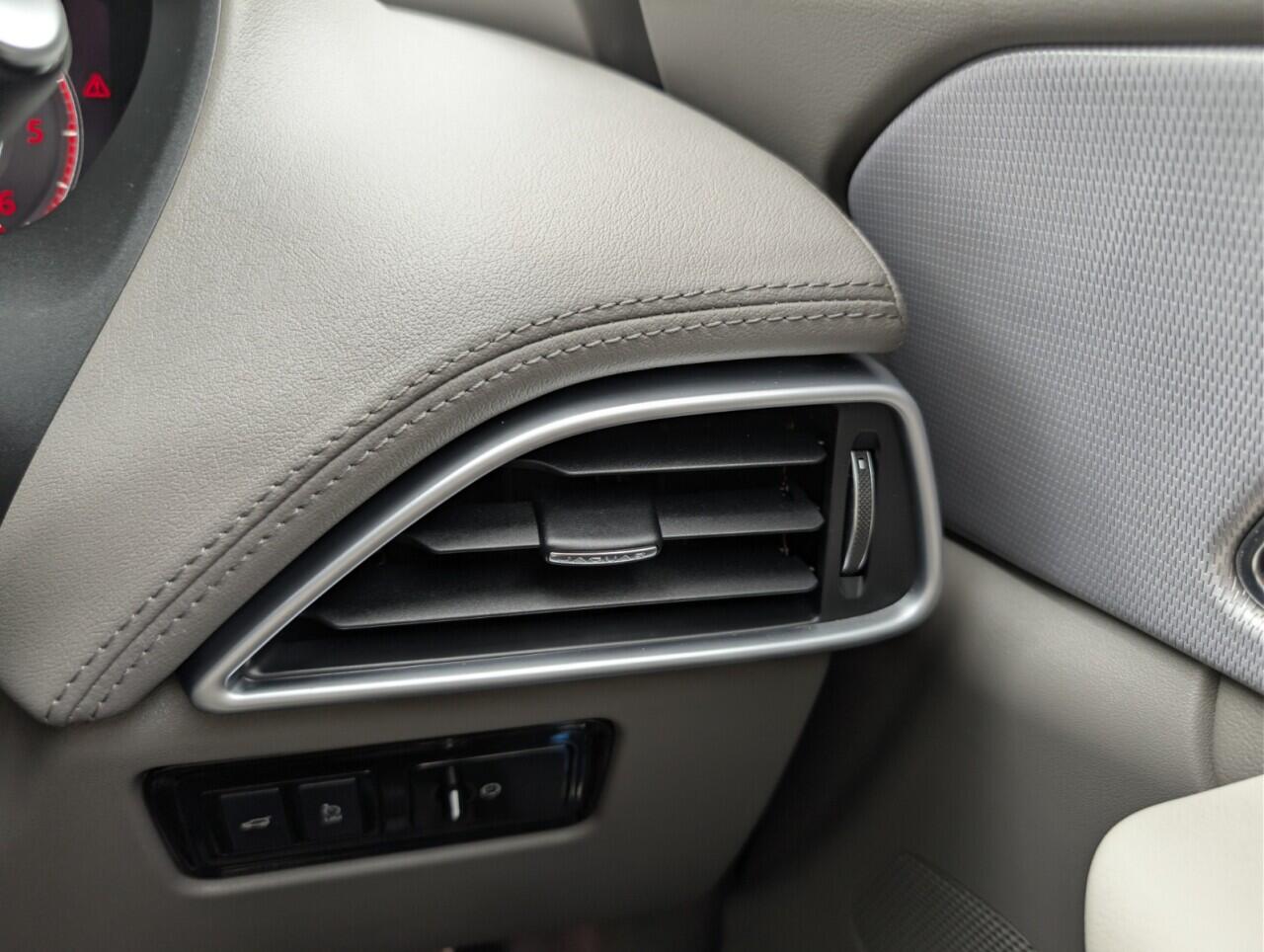 Used Jaguar F-Pace 2018 for sale - 76424405: Photo 32