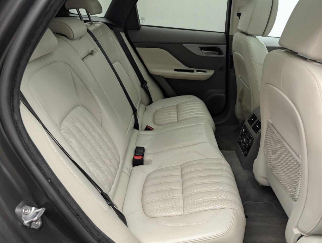 Used Jaguar F-Pace 2018 for sale - 76424405: Photo 39