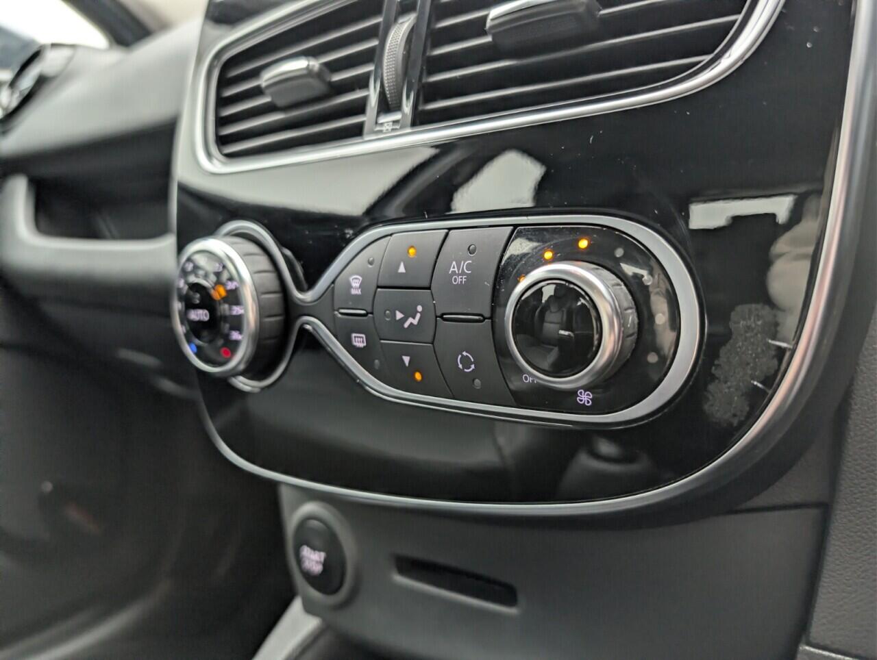 Used Renault Clio 2018 for sale - 77279230: Photo 14