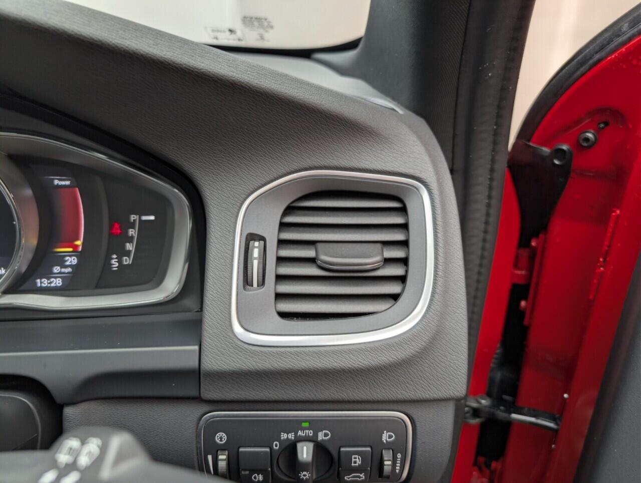 Used Volvo V60 2017 for sale - 76865305: Photo 21