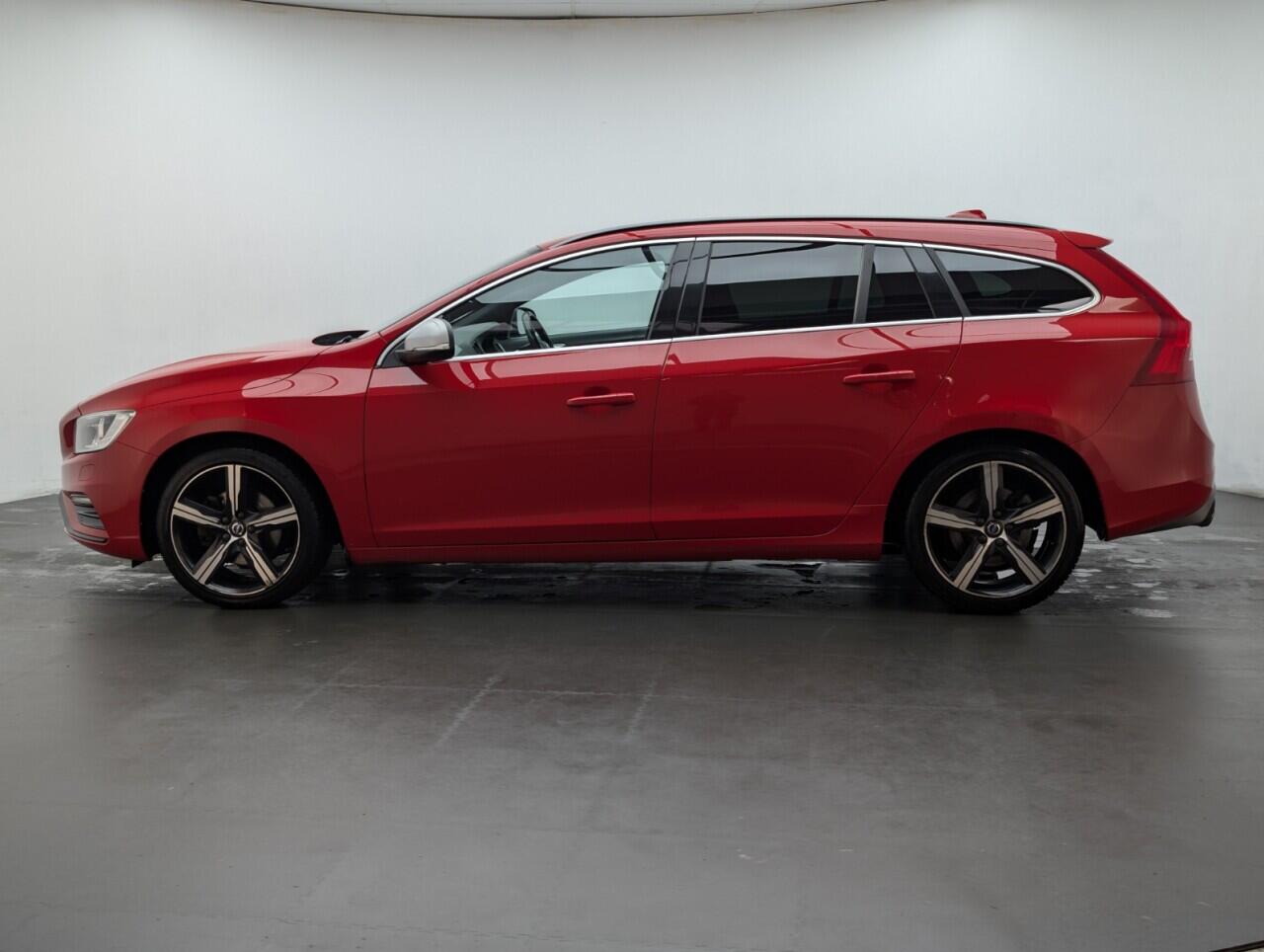 Used Volvo V60 2017 for sale - 76865305: Photo 5