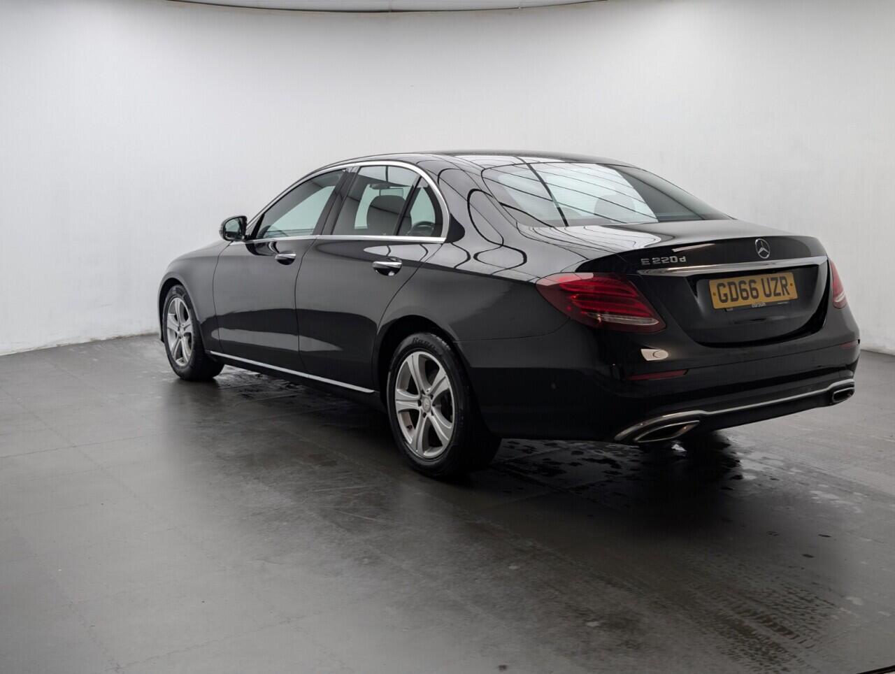 Used Mercedes-Benz E Class 2017 for sale - 77143150: Photo 6