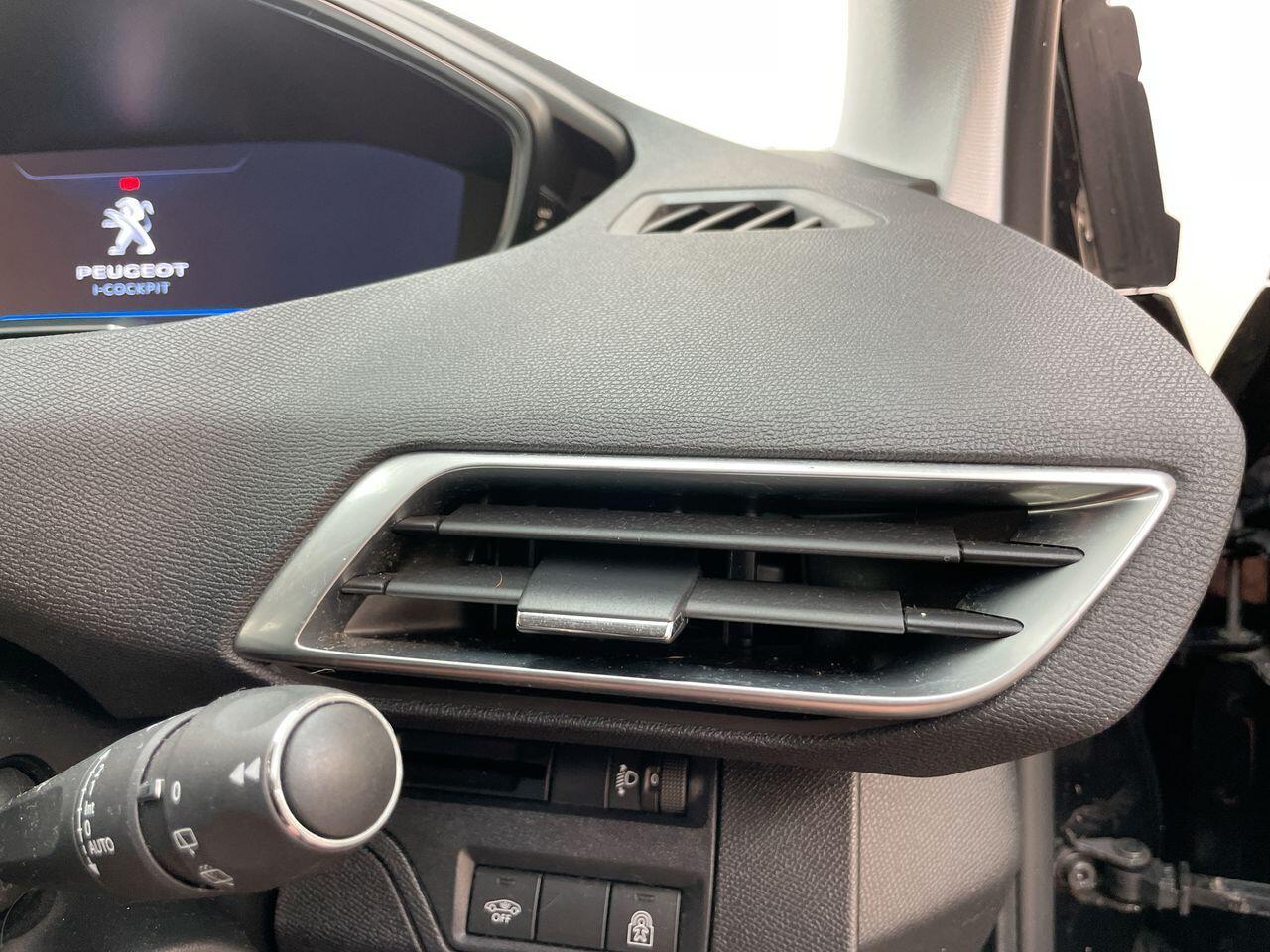 Used Peugeot 3008 2018 for sale - 77015900: Photo 20