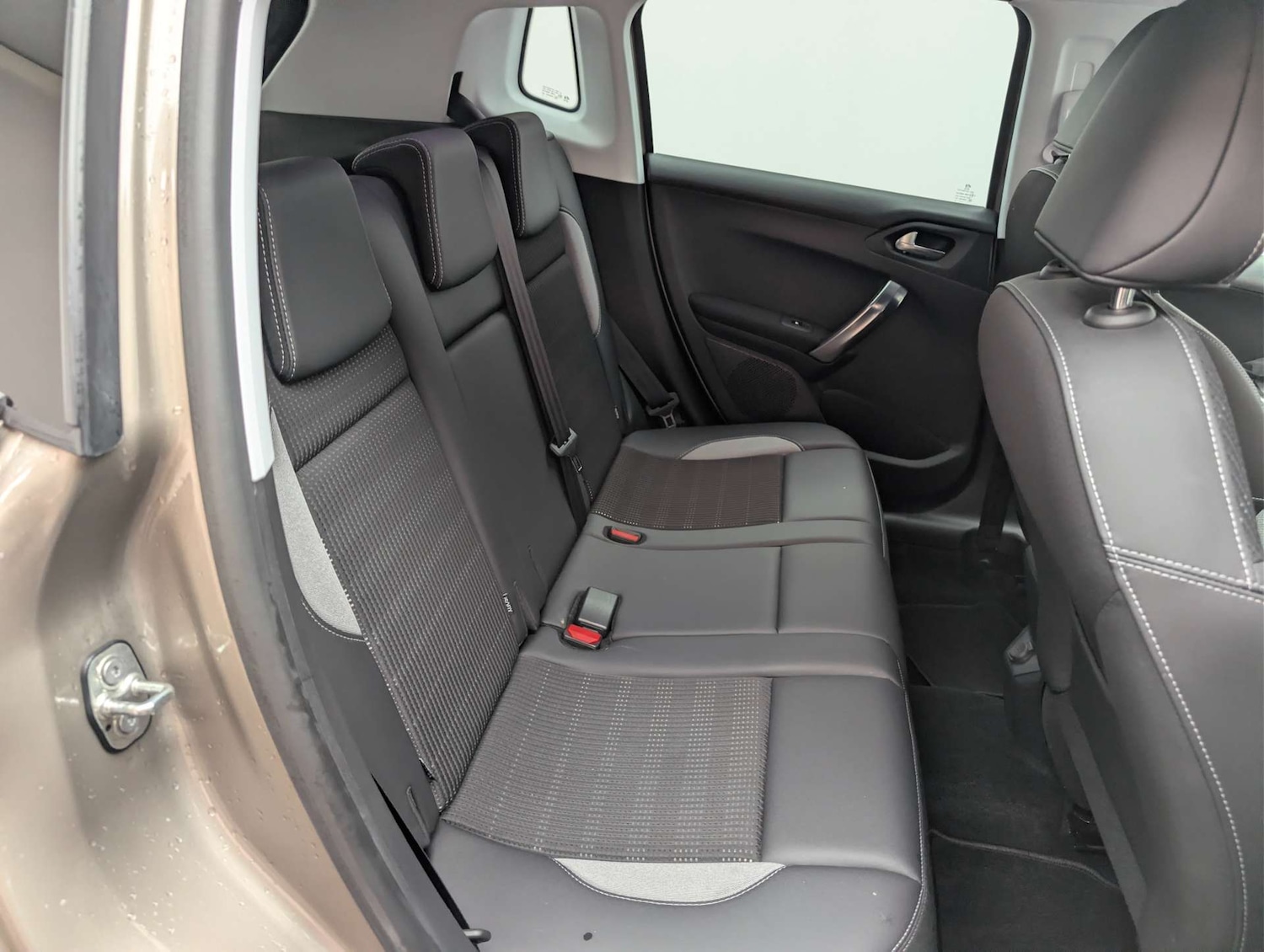 Used Peugeot 2008 2015 for sale - 78083522: Photo 14