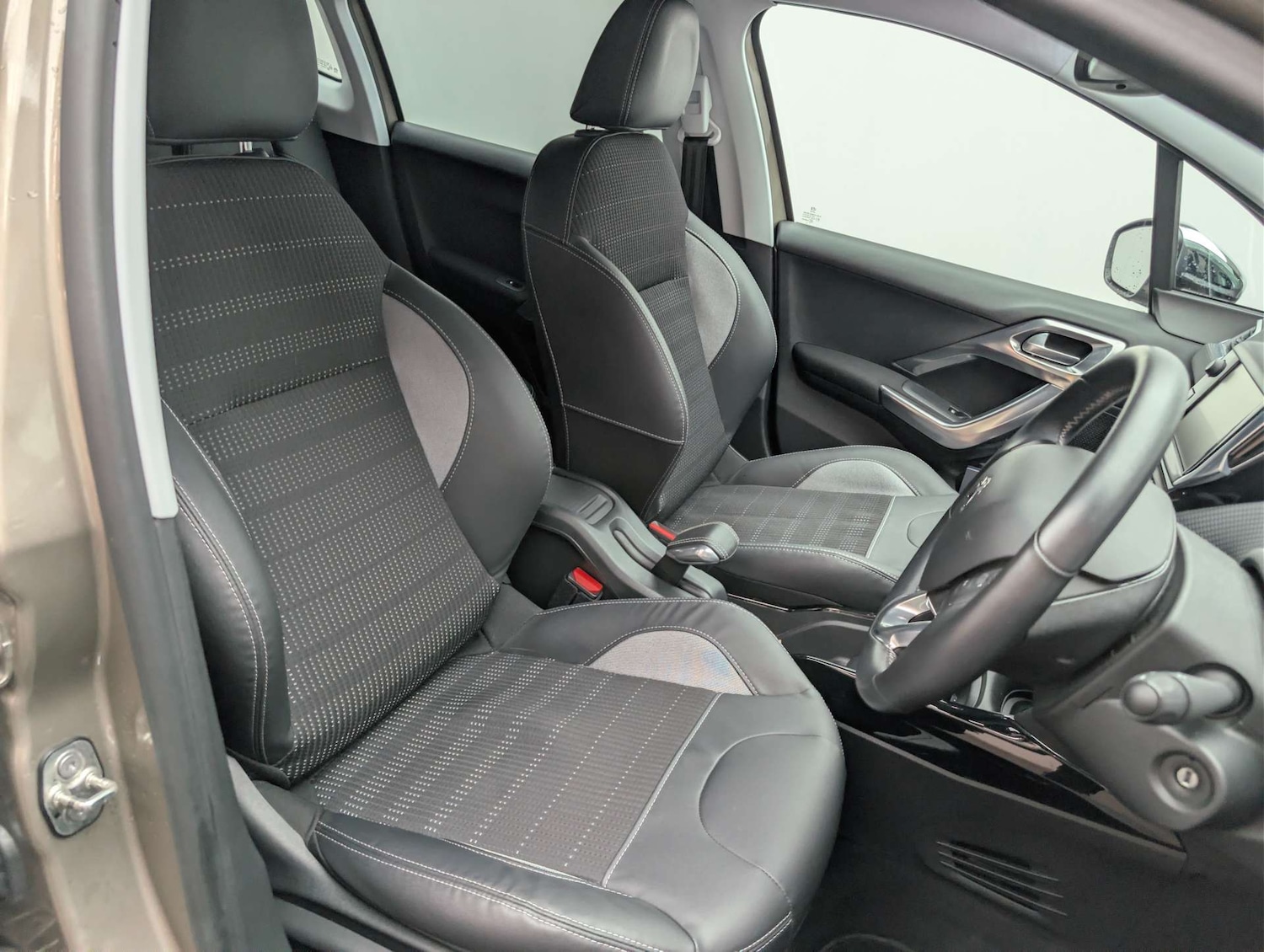 Used Peugeot 2008 2015 for sale - 78083522: Photo 22