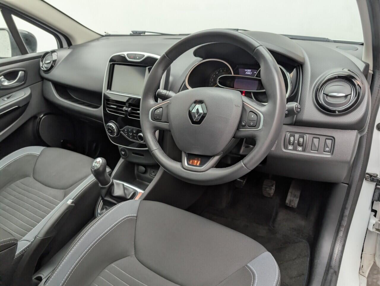 Used Renault Clio 2016 for sale - 76742329: Photo 11