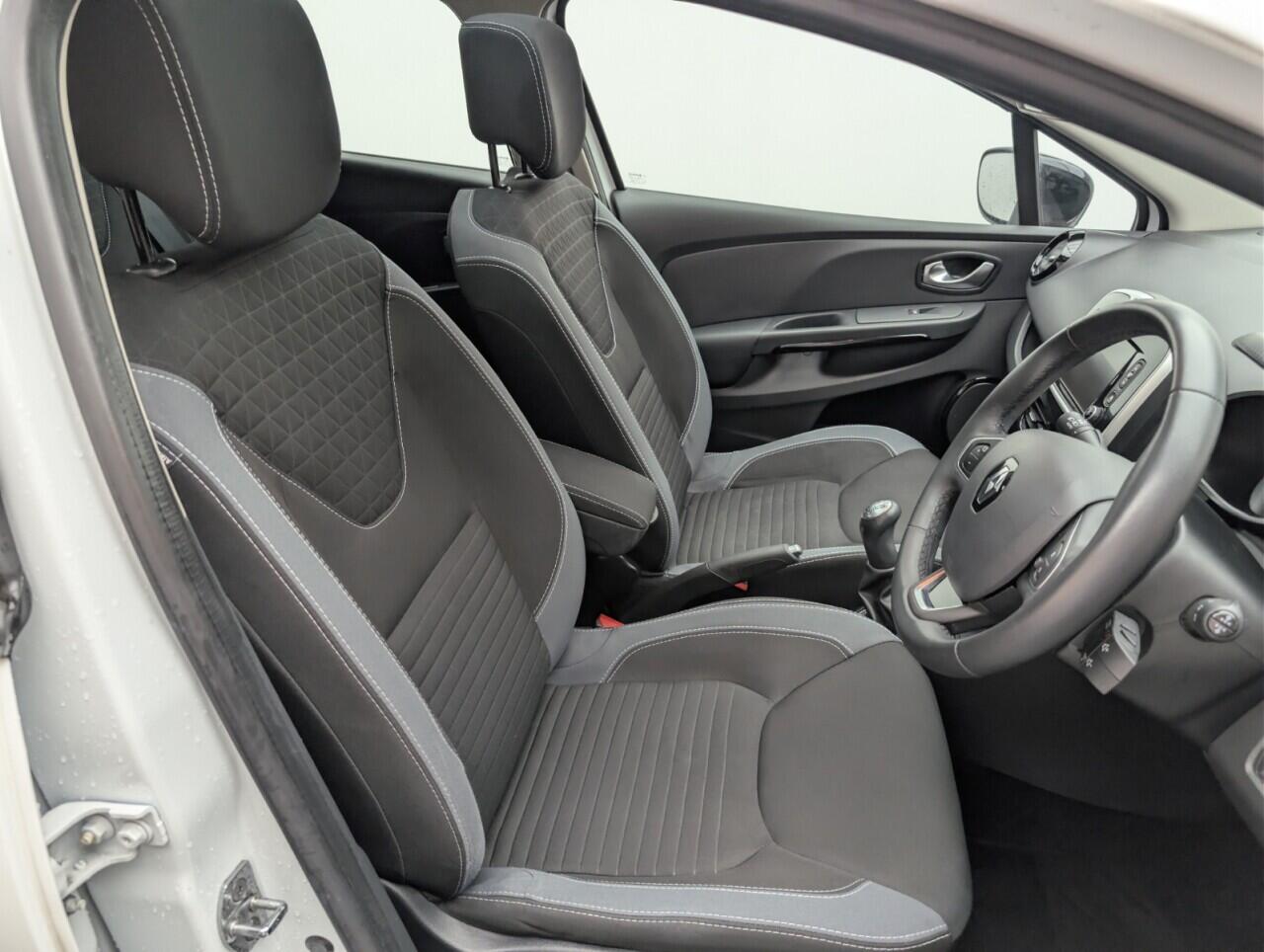 Used Renault Clio 2016 for sale - 76742329: Photo 12