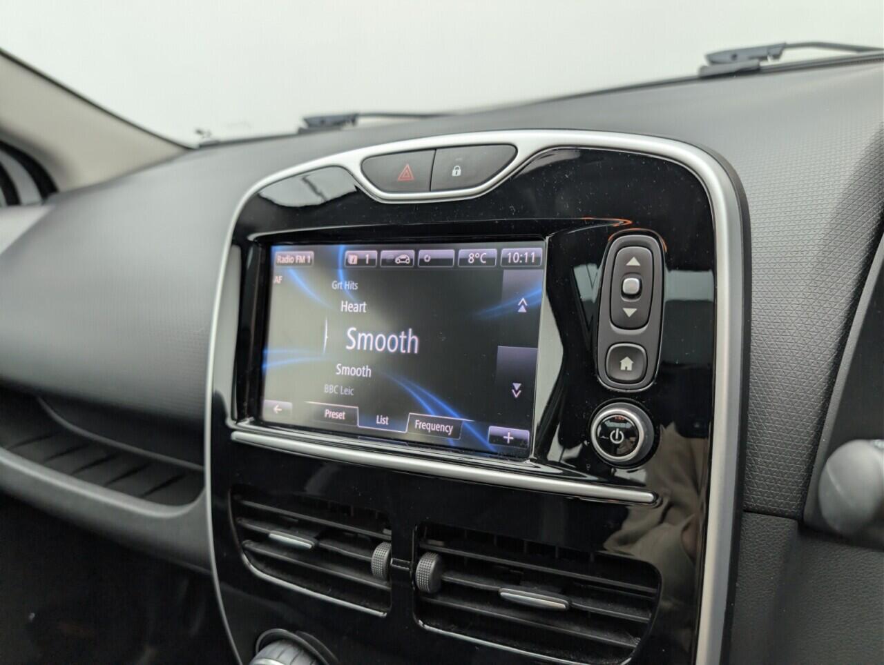 Used Renault Clio 2016 for sale - 76742329: Photo 14