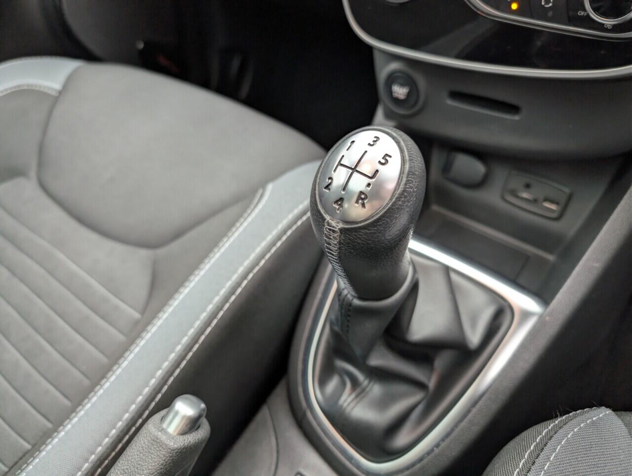 Used Renault Clio 2016 for sale - 76742329: Photo 17