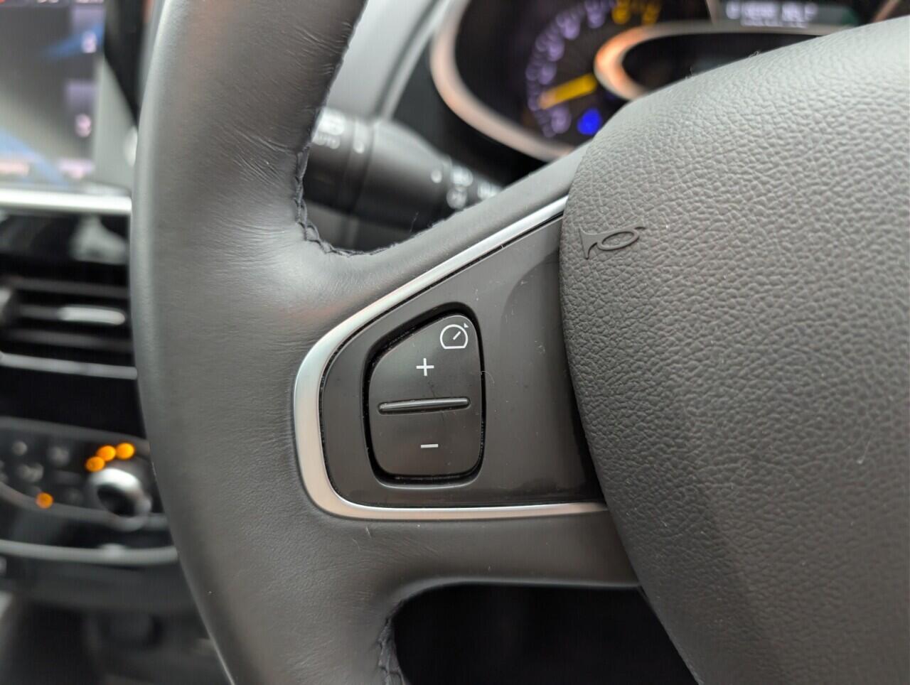 Used Renault Clio 2016 for sale - 76742329: Photo 19