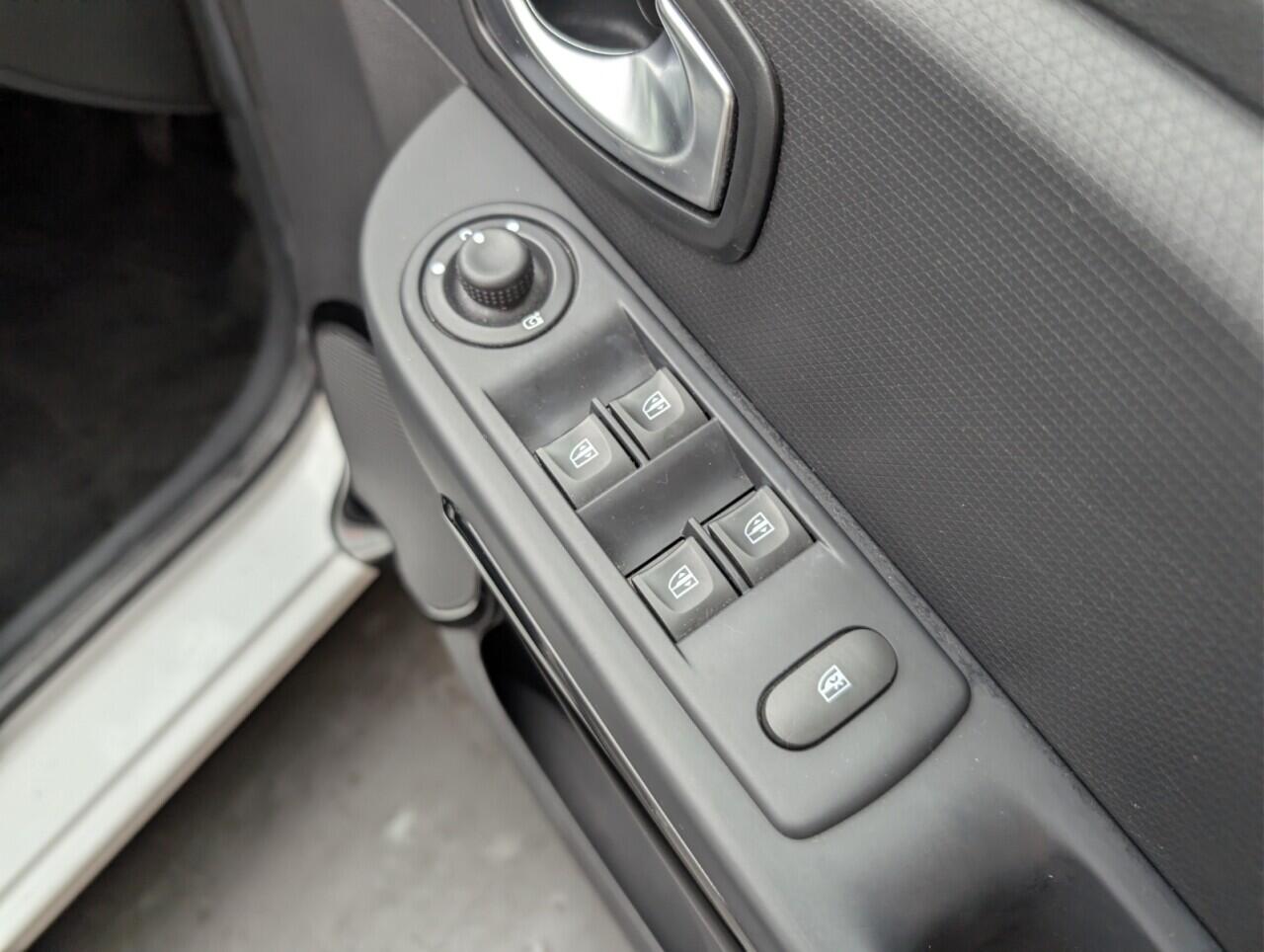 Used Renault Clio 2016 for sale - 76742329: Photo 22