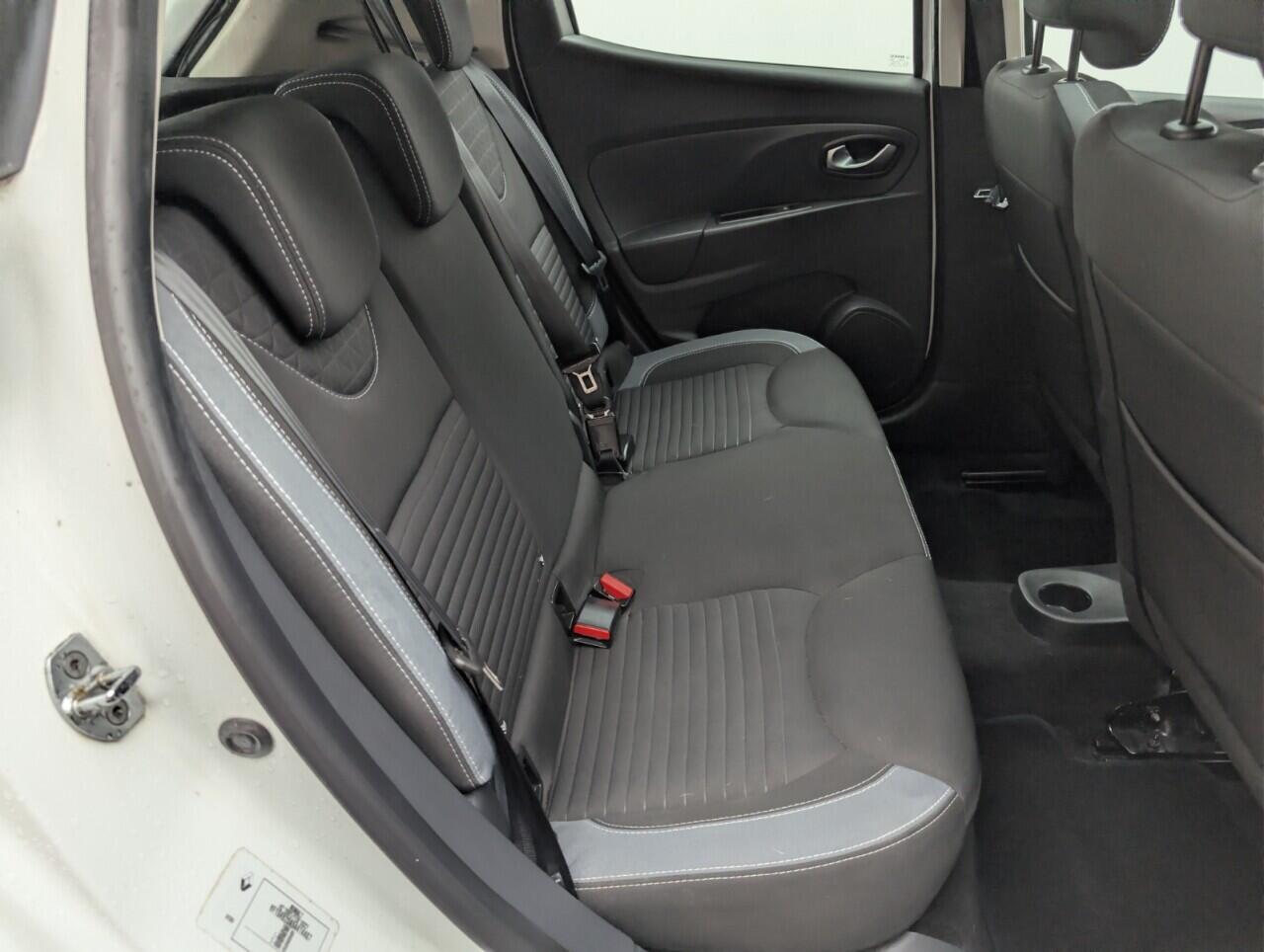 Used Renault Clio 2016 for sale - 76742329: Photo 25