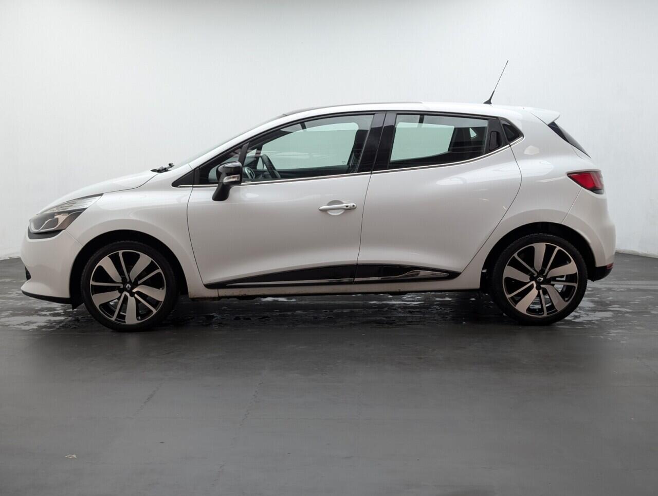 Used Renault Clio 2016 for sale - 76742329: Photo 5