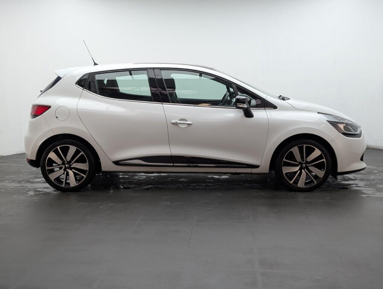 Used Renault Clio 2016 for sale - 76742329: Photo 9