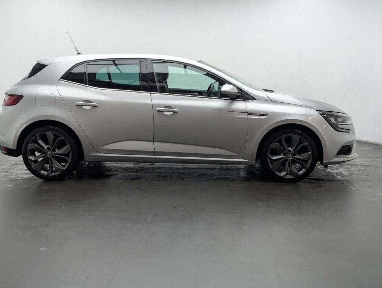 Used Renault Megane 2017 for sale - 77713908: Photo 9