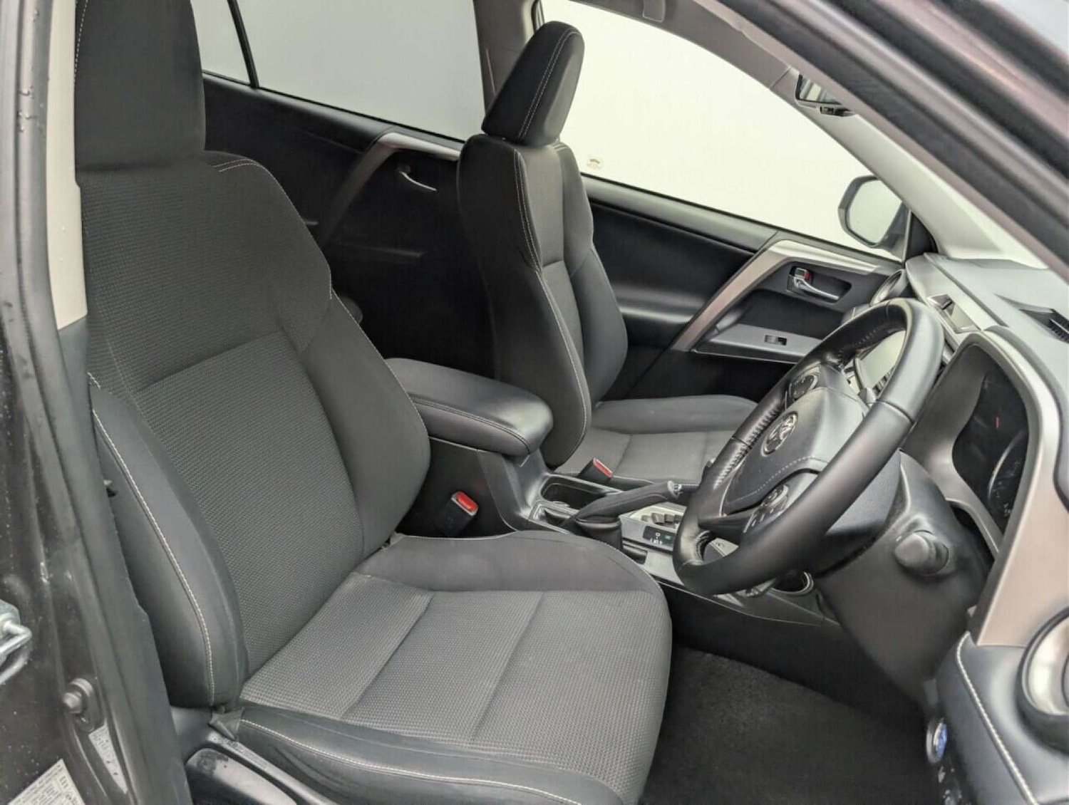 Used Toyota RAV4 2018 for sale - 77714036: Photo 12