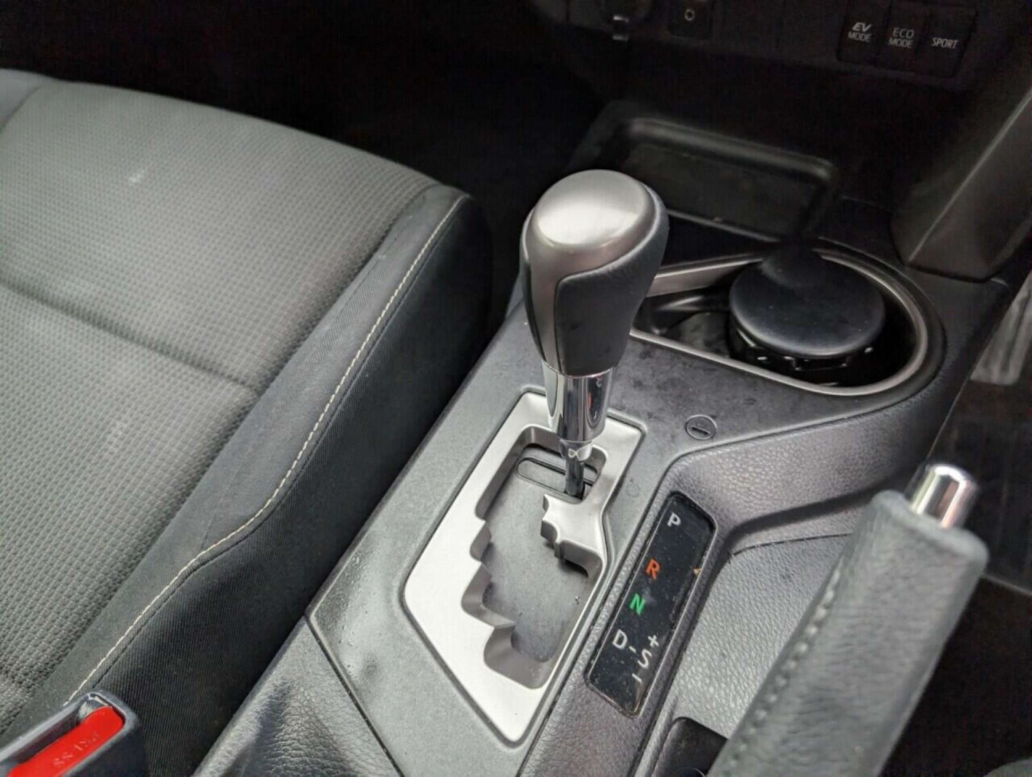 Used Toyota RAV4 2018 for sale - 77714036: Photo 18