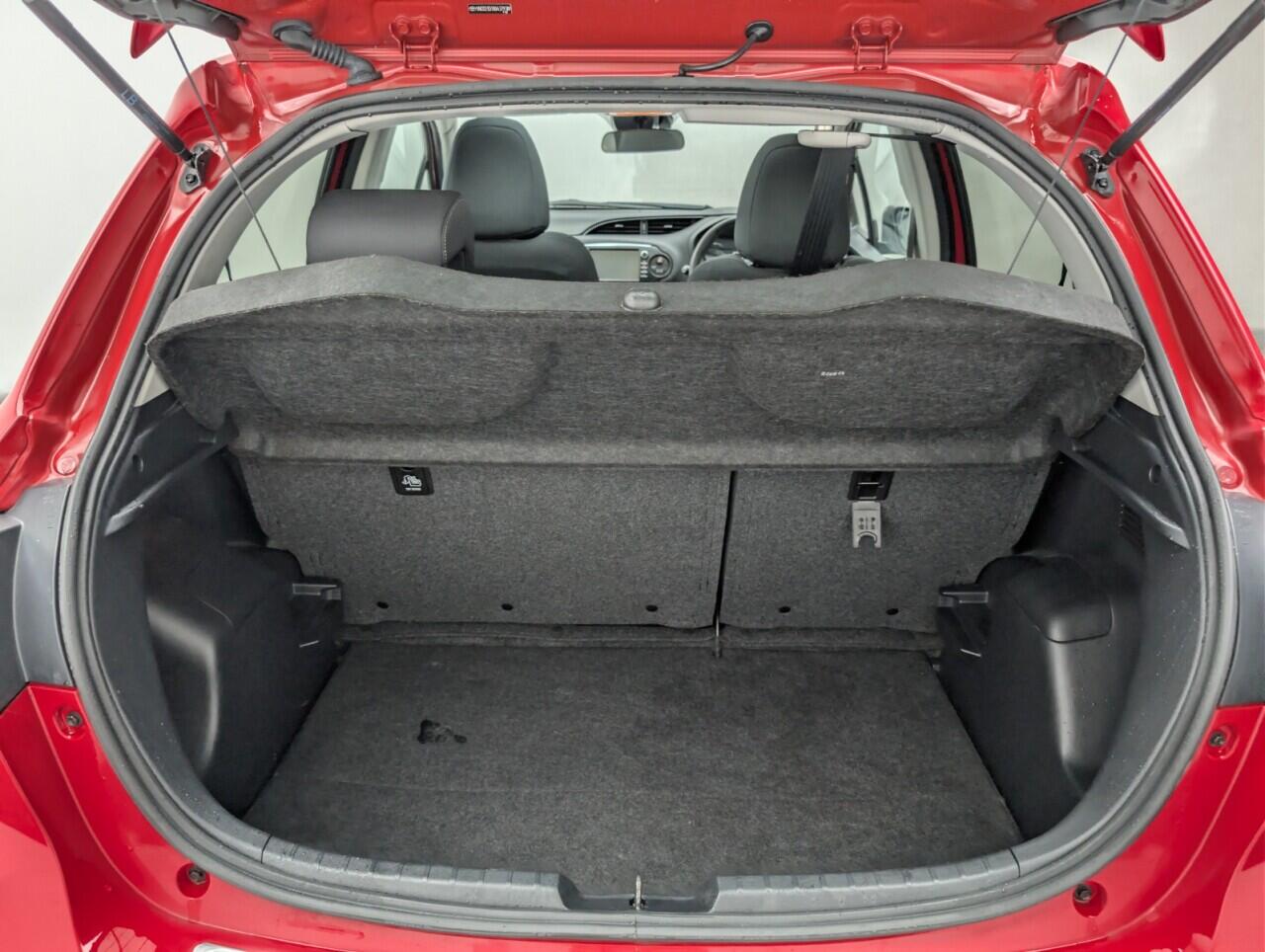 Used Toyota Yaris 2017 for sale - 76801182: Photo 22