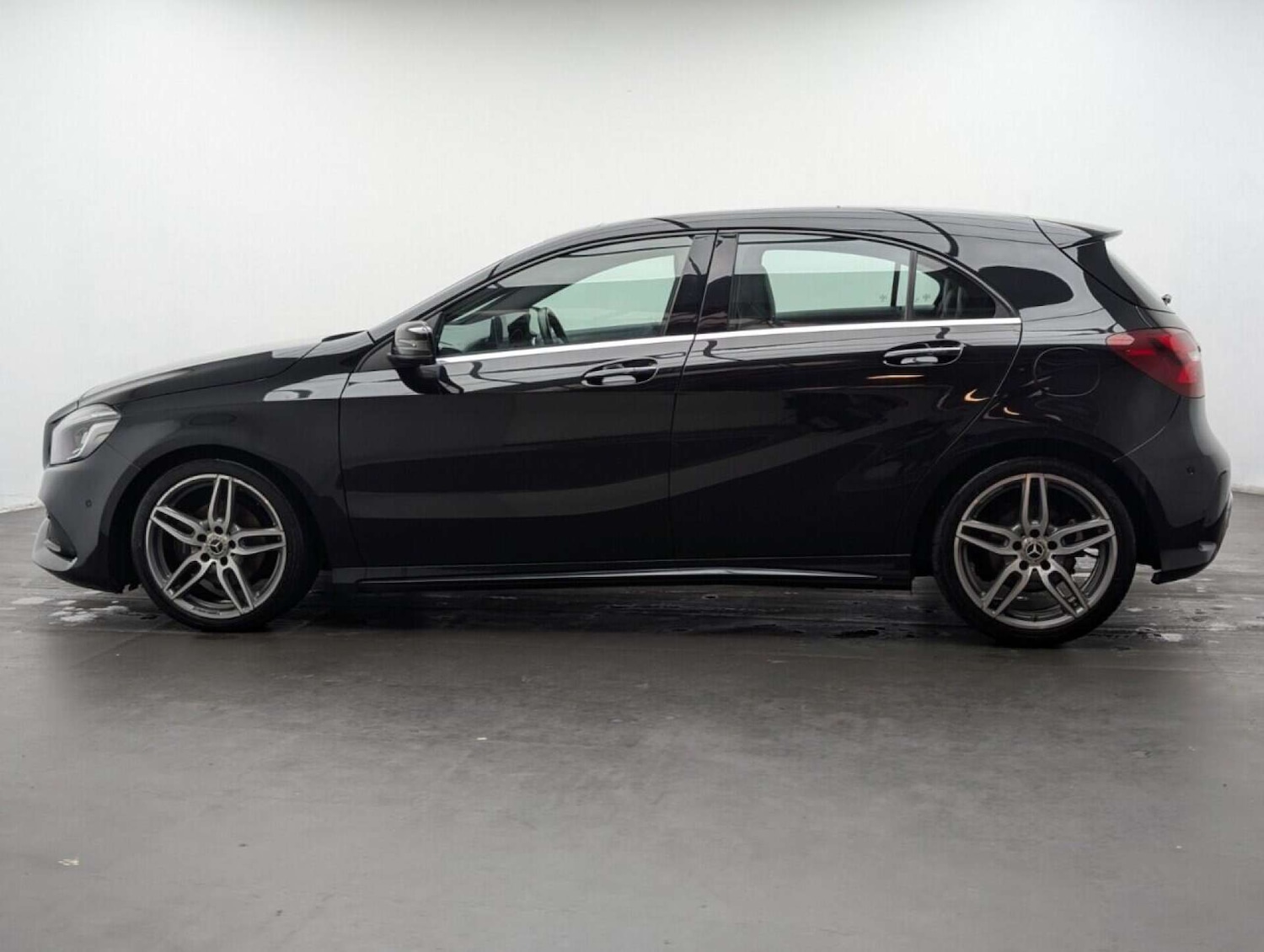 Used Mercedes-Benz A-Class 2018 for sale - 77713125: Photo 5