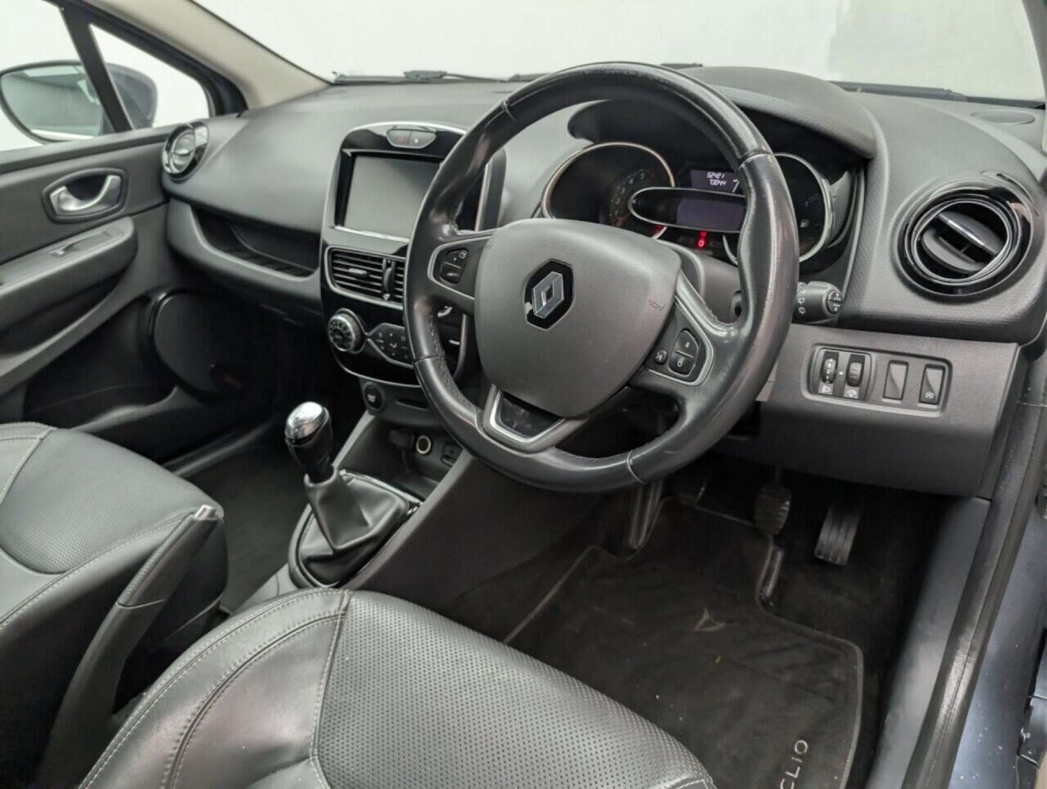 Used Renault Clio 2018 for sale - 77713194: Photo 11